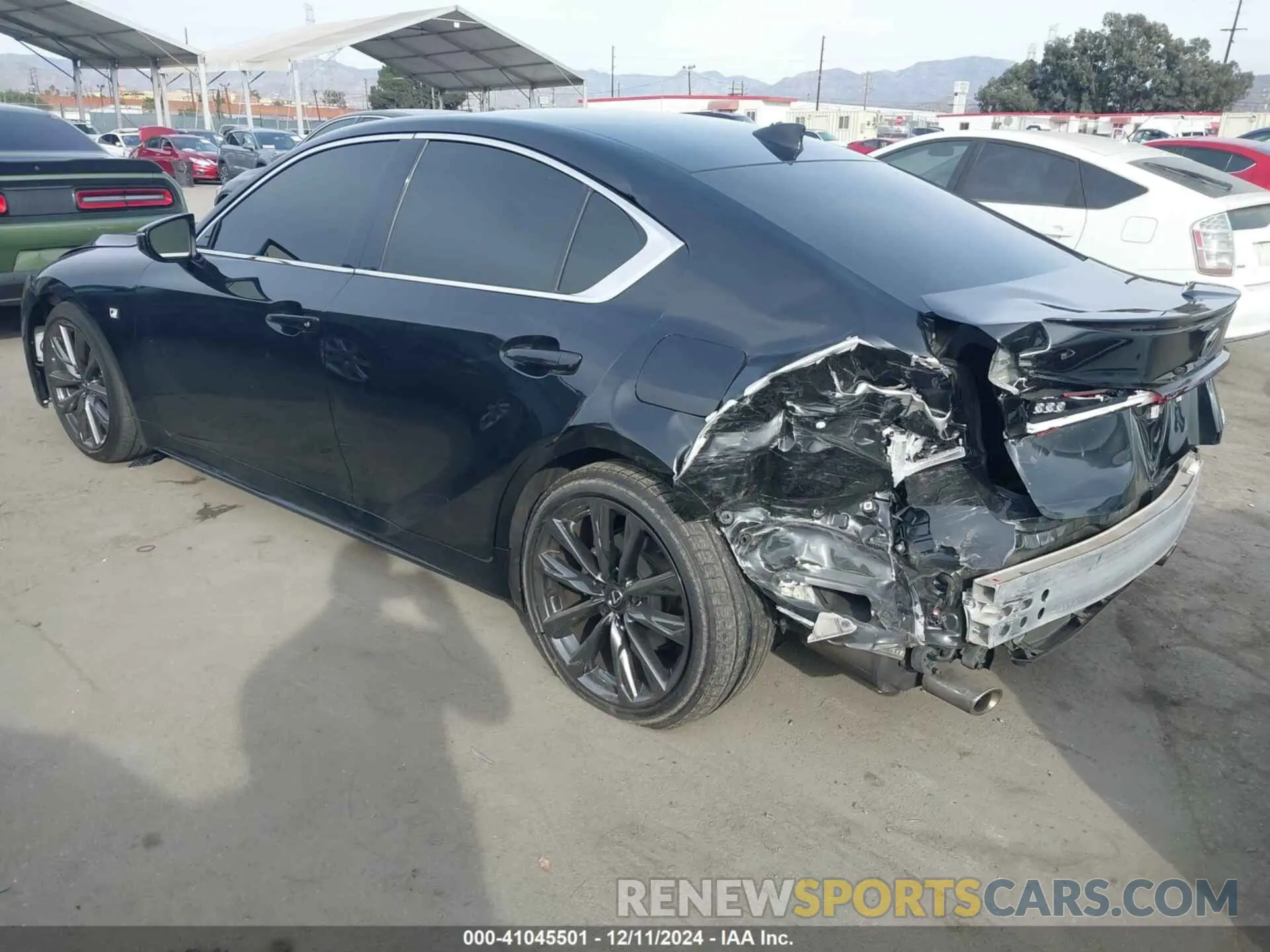 3 fotografías del automóvil dañado JTHGZ1B23R5076108 LEXUS IS 350 2024