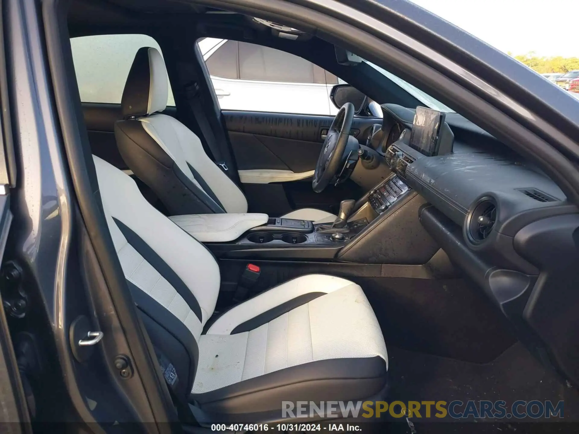5 fotografías del automóvil dañado JTHGZ1B24R5079096 LEXUS IS 350 2024