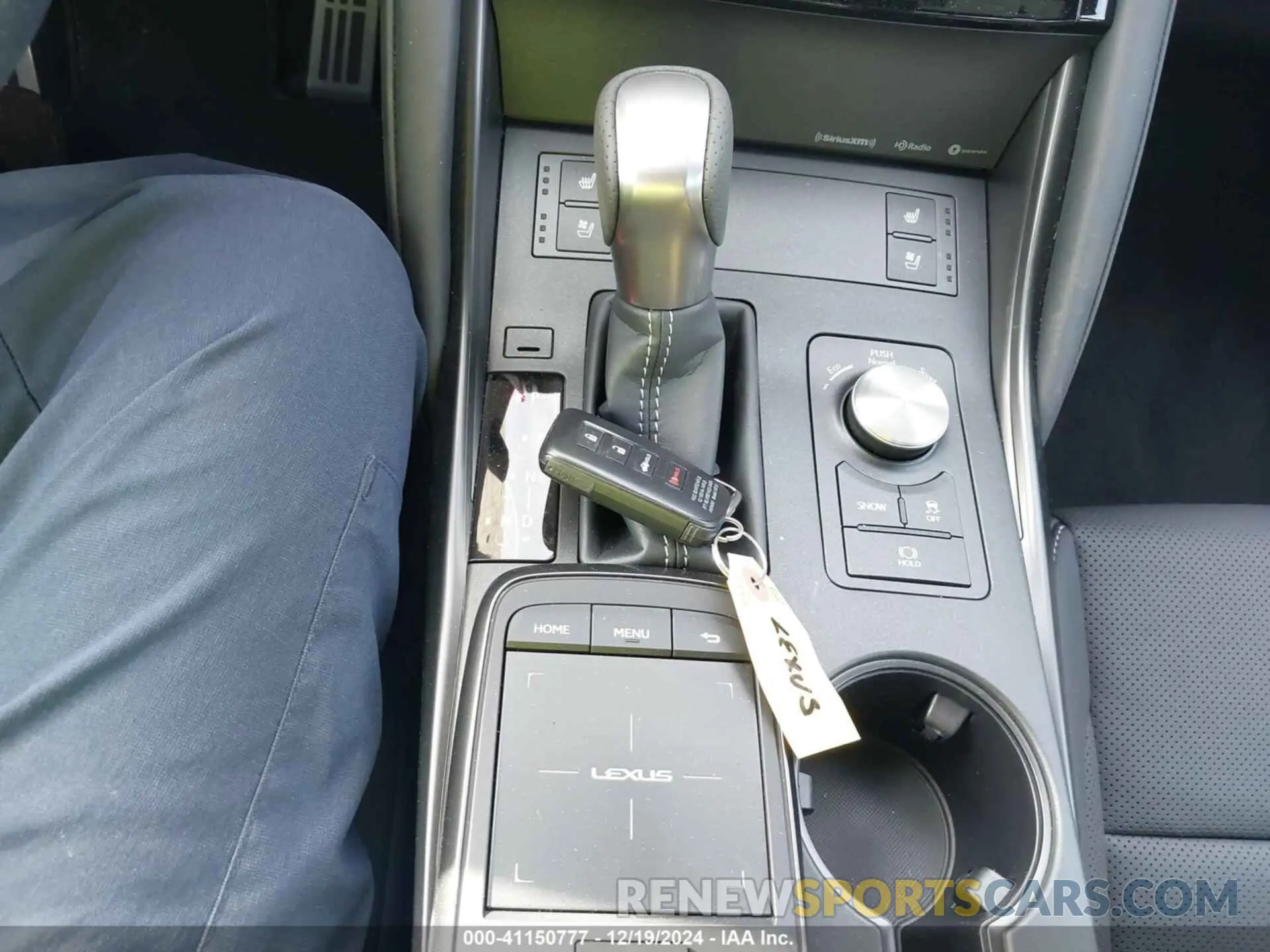 11 fotografías del automóvil dañado JTHGZ1B24R5081849 LEXUS IS 350 2024