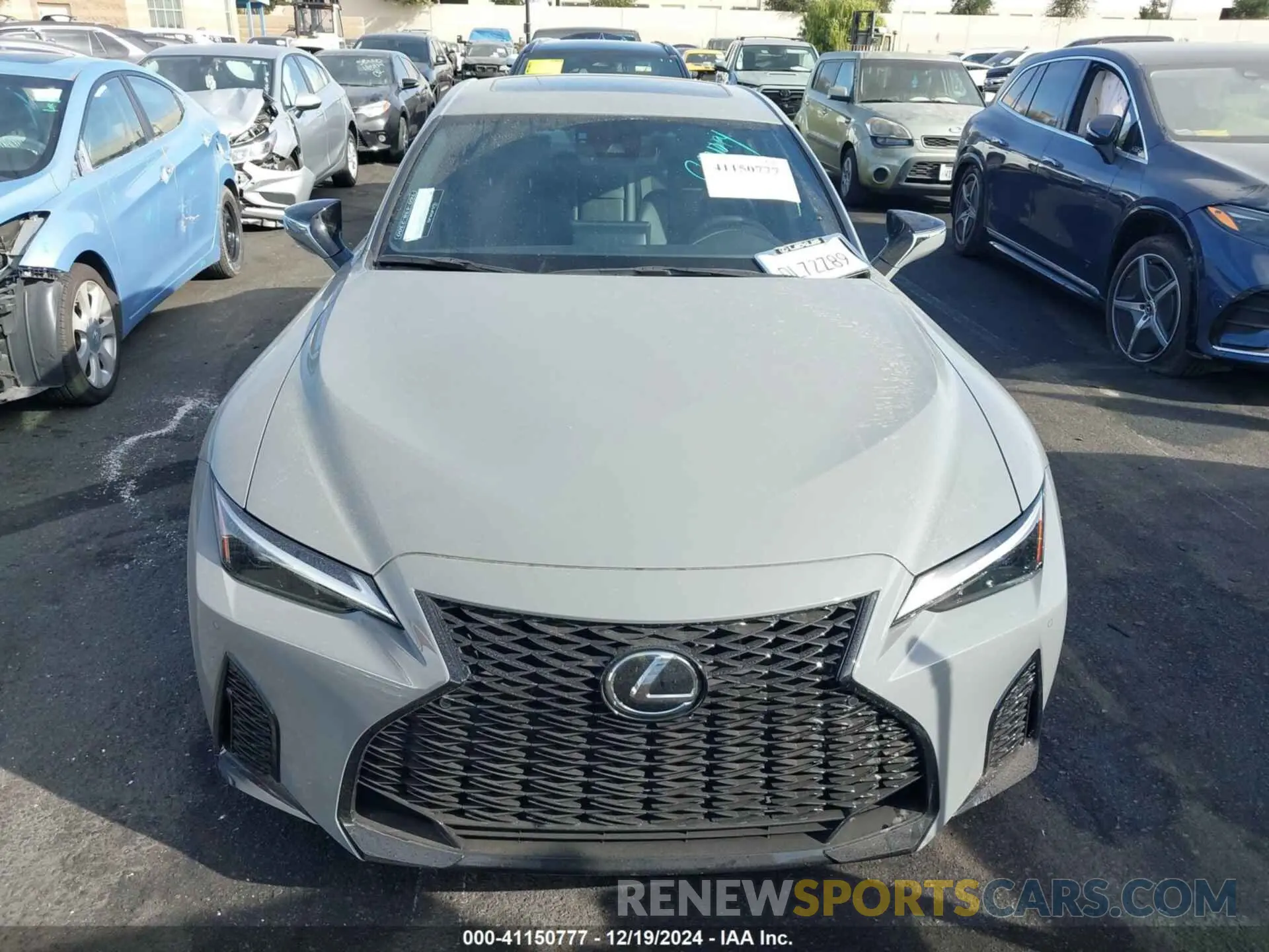 13 fotografías del automóvil dañado JTHGZ1B24R5081849 LEXUS IS 350 2024