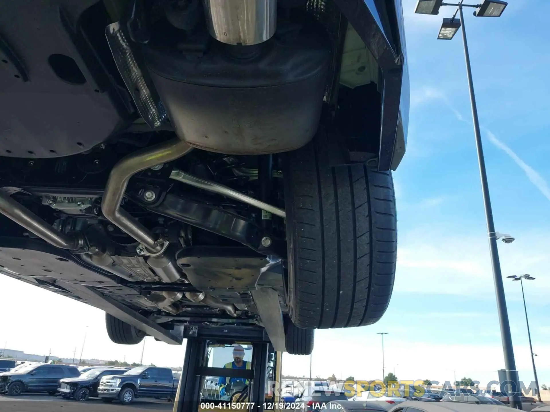 18 fotografías del automóvil dañado JTHGZ1B24R5081849 LEXUS IS 350 2024