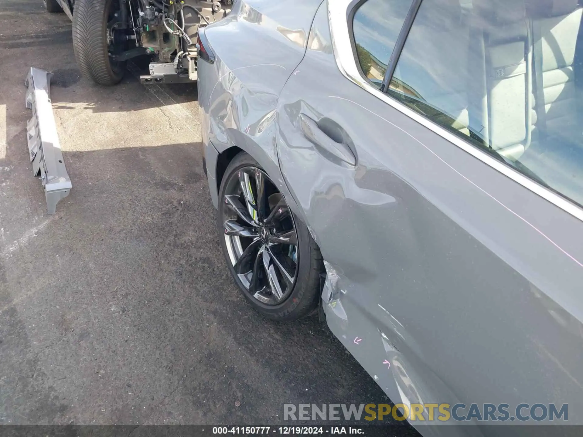 6 fotografías del automóvil dañado JTHGZ1B24R5081849 LEXUS IS 350 2024