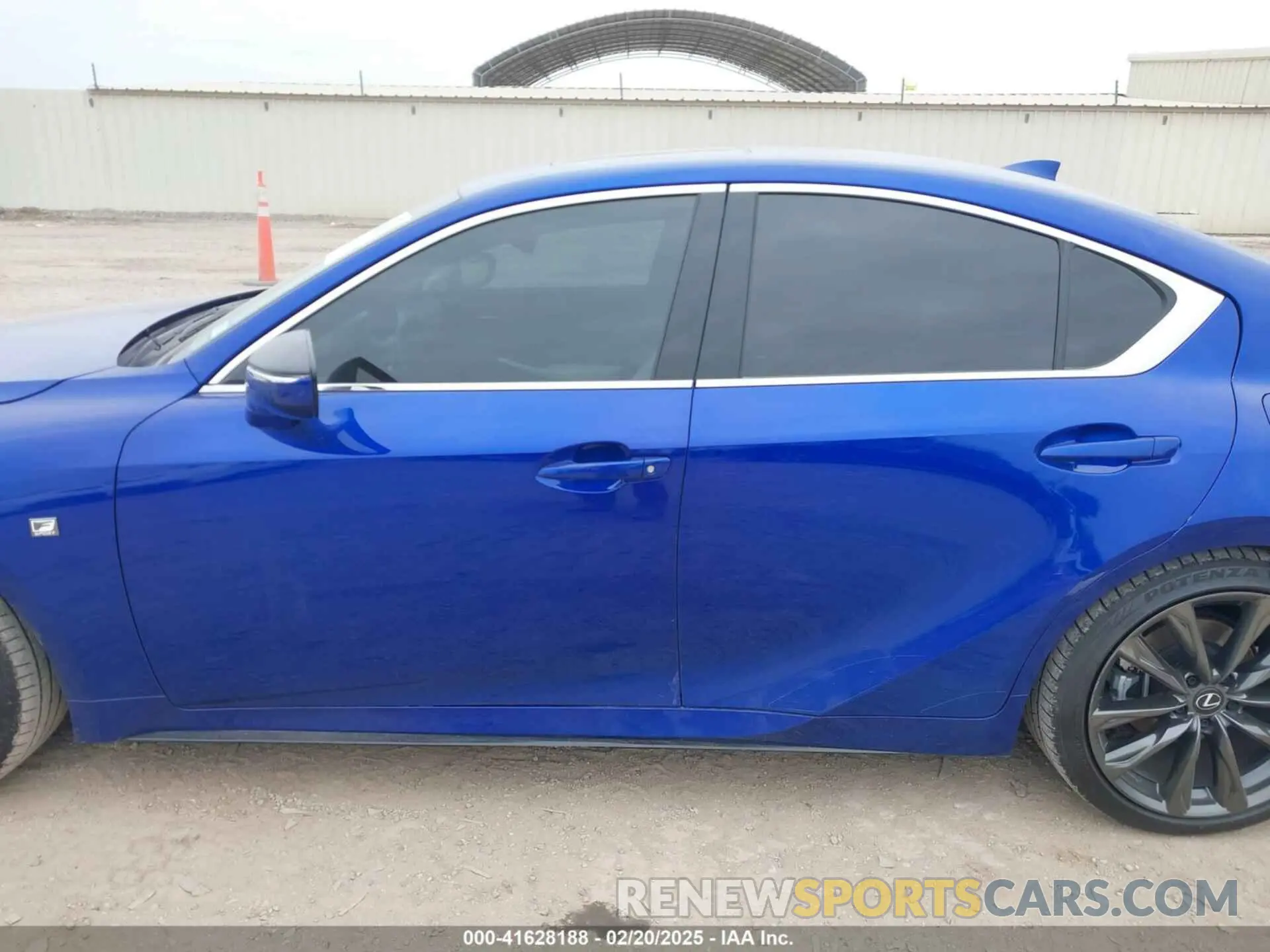 14 fotografías del automóvil dañado JTHGZ1B25R5072240 LEXUS IS 350 2024