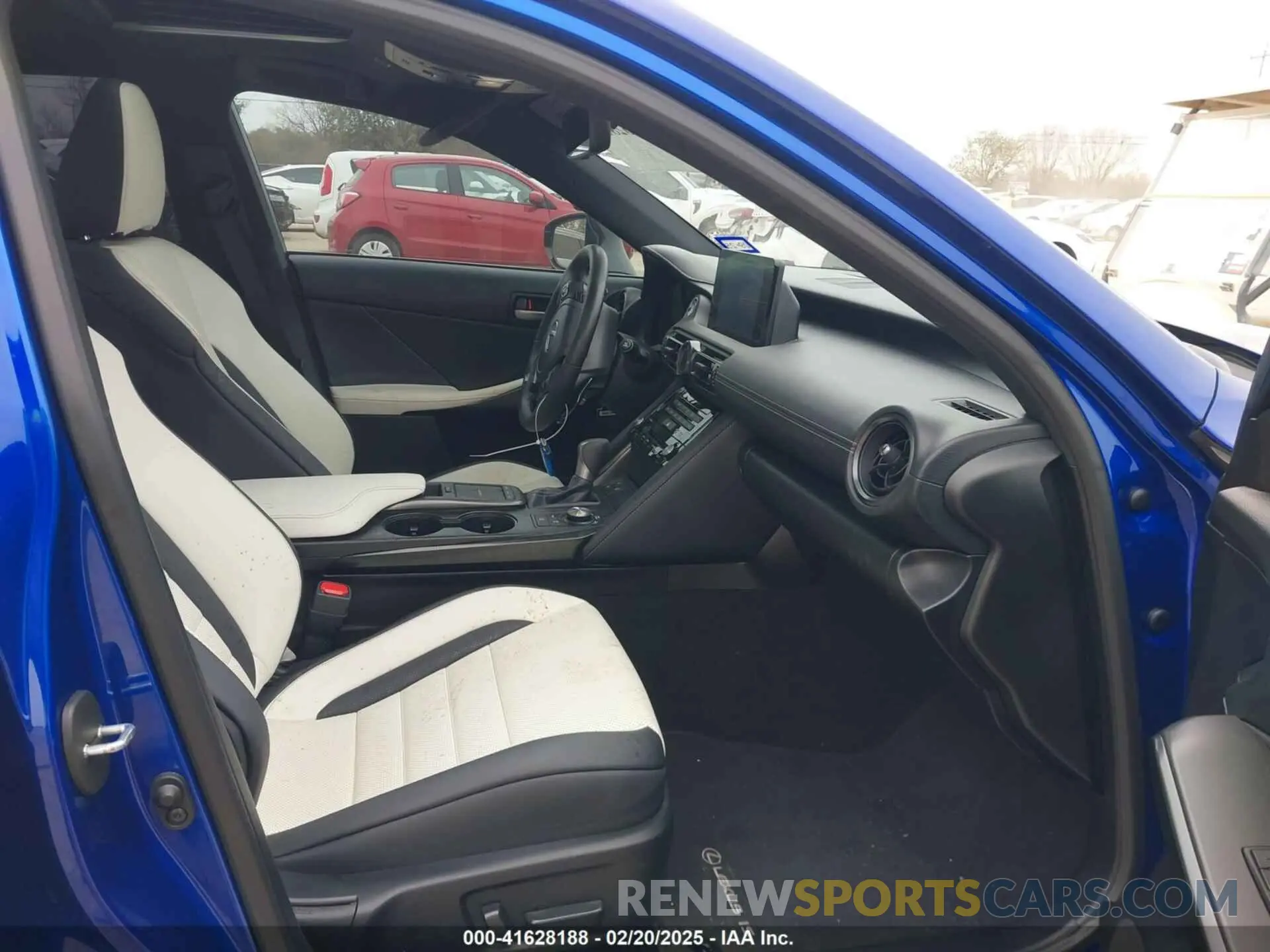 5 fotografías del automóvil dañado JTHGZ1B25R5072240 LEXUS IS 350 2024
