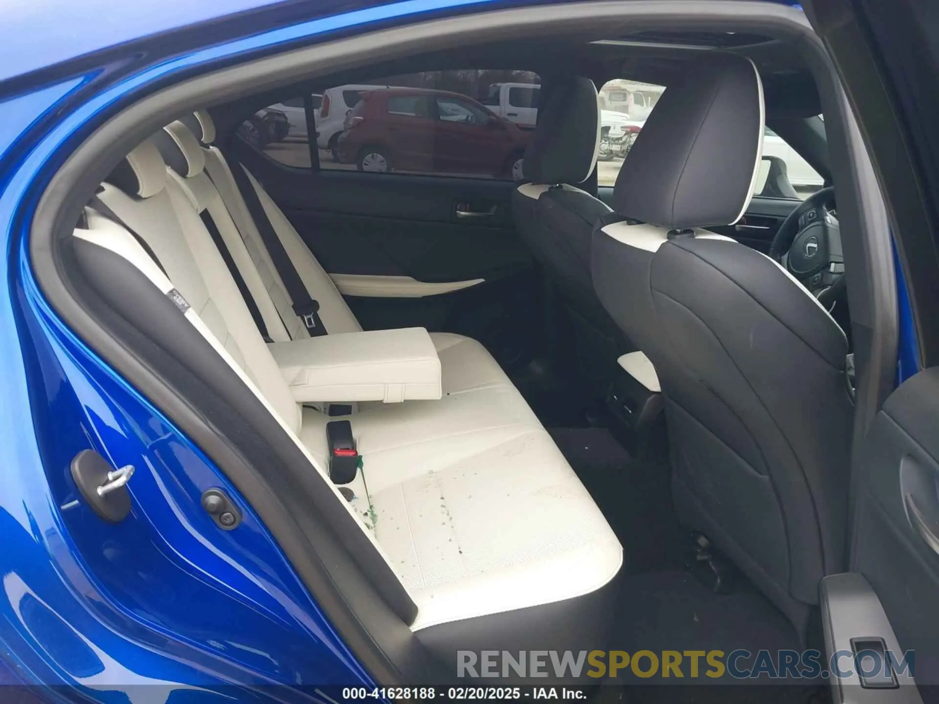 8 fotografías del automóvil dañado JTHGZ1B25R5072240 LEXUS IS 350 2024