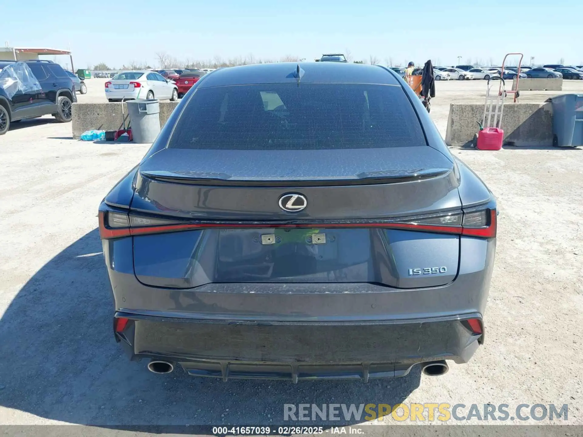17 fotografías del automóvil dañado JTHGZ1B25R5073808 LEXUS IS 350 2024