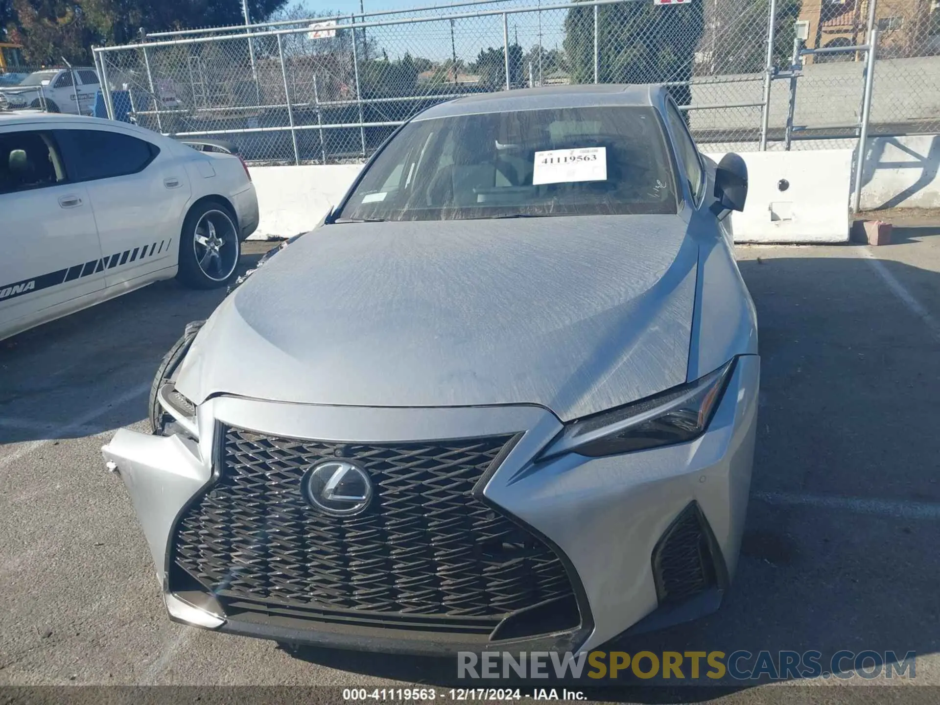 12 fotografías del automóvil dañado JTHGZ1B25R5076286 LEXUS IS 350 2024