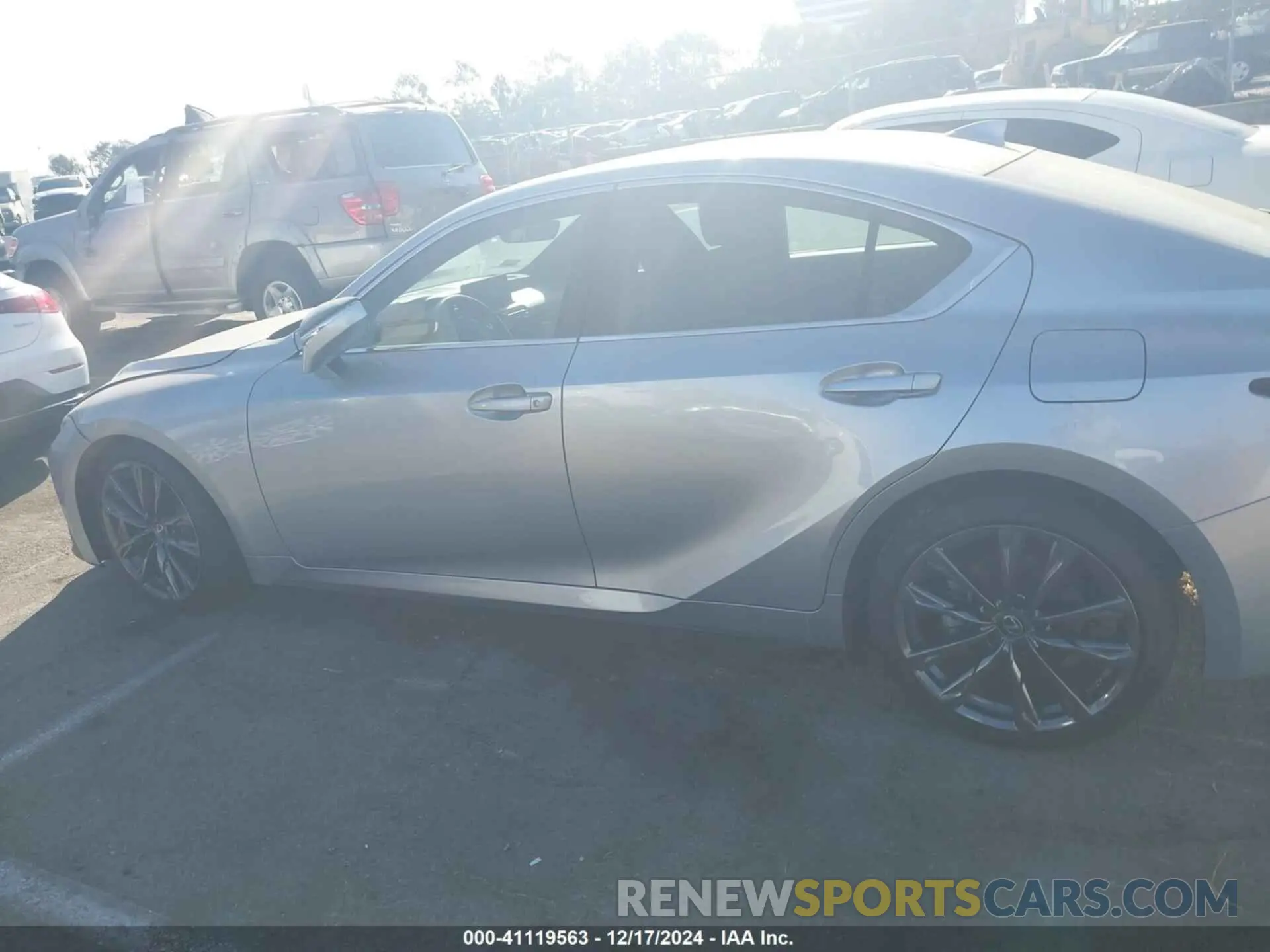 14 fotografías del automóvil dañado JTHGZ1B25R5076286 LEXUS IS 350 2024