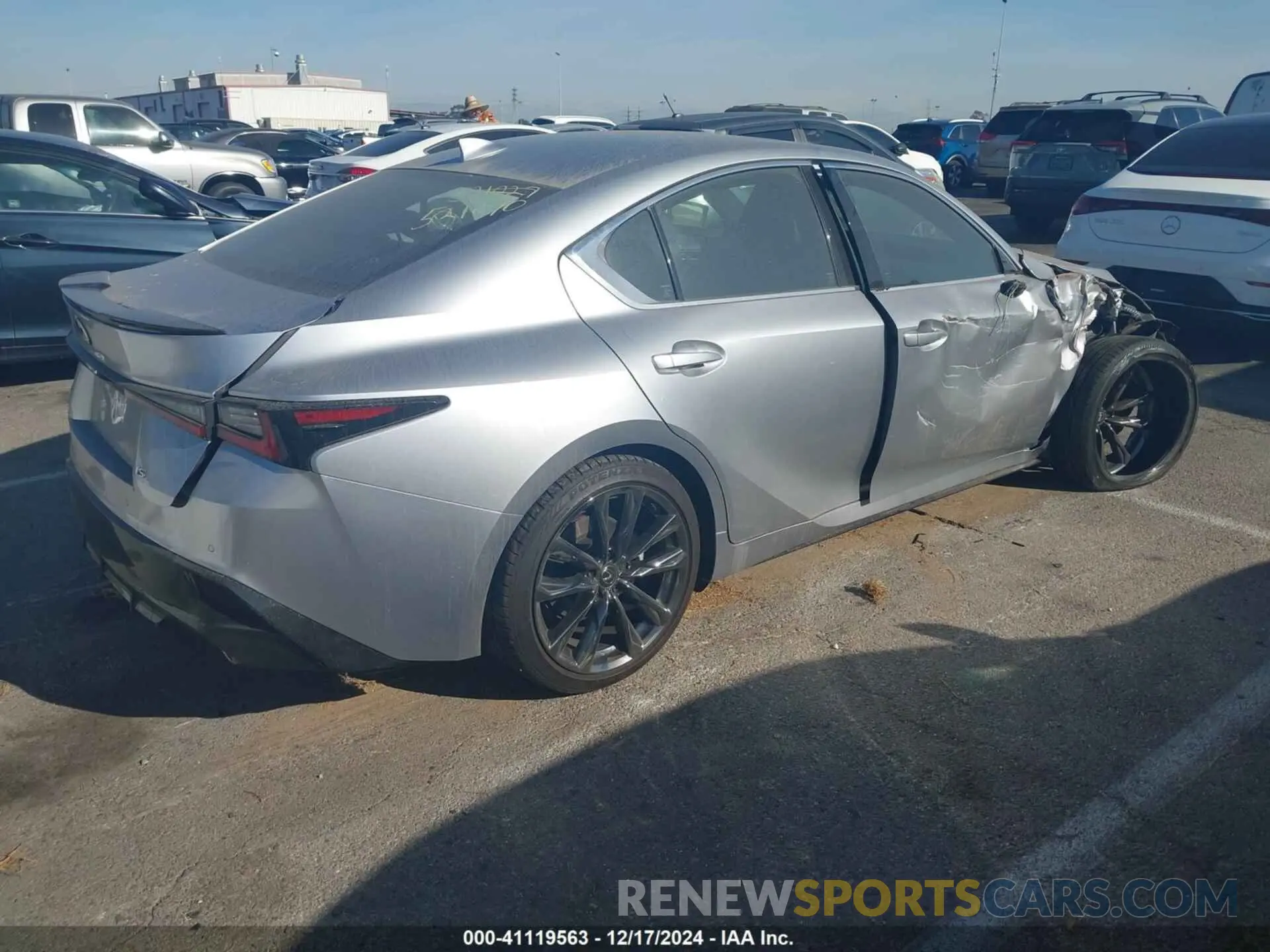 4 fotografías del automóvil dañado JTHGZ1B25R5076286 LEXUS IS 350 2024