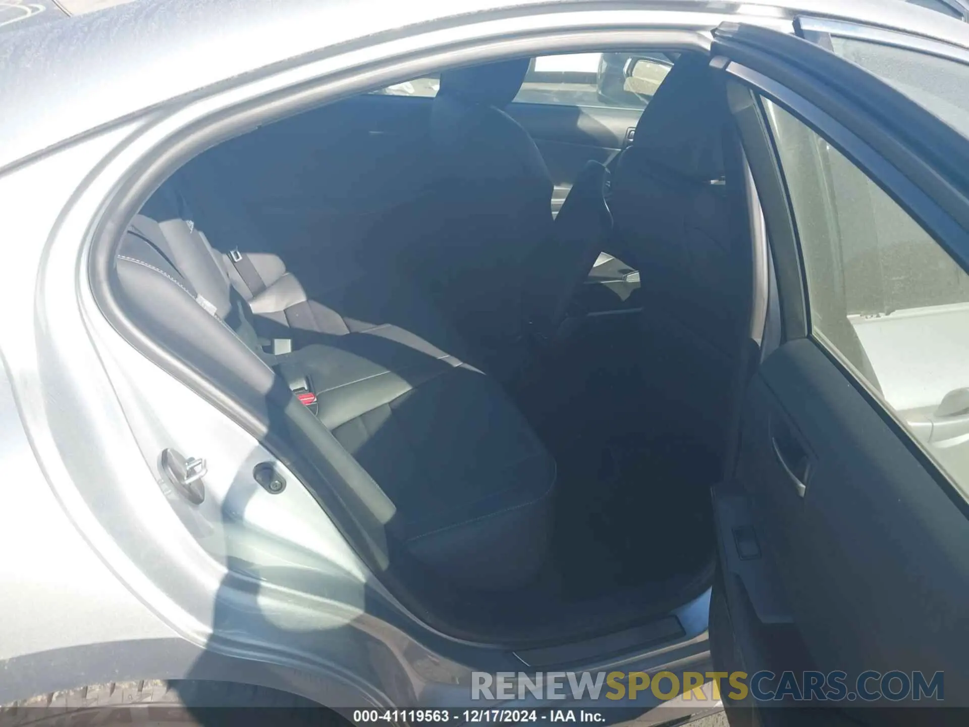 8 fotografías del automóvil dañado JTHGZ1B25R5076286 LEXUS IS 350 2024