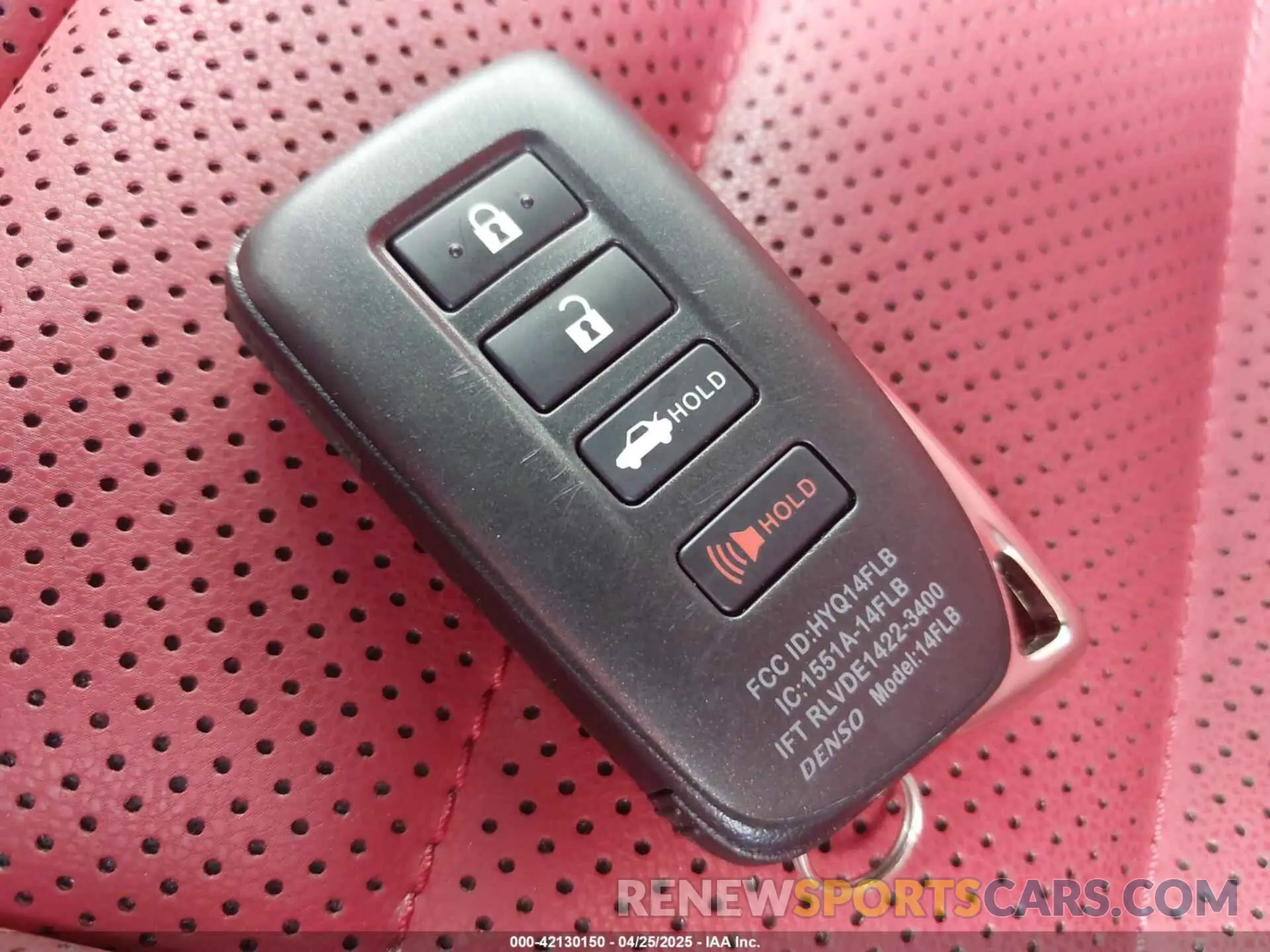 11 fotografías del automóvil dañado JTHGZ1B25R5078605 LEXUS IS 350 2024