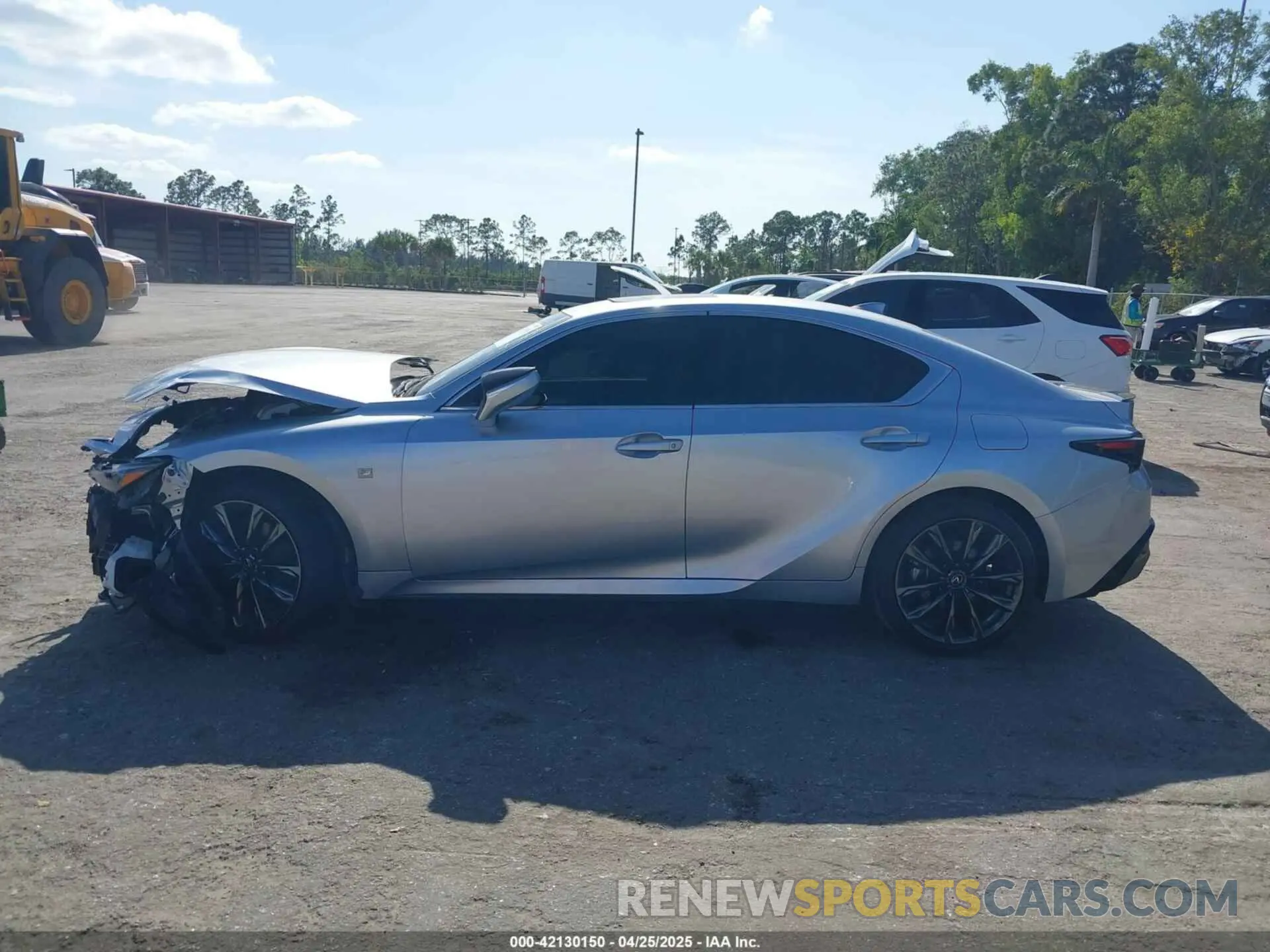 14 fotografías del automóvil dañado JTHGZ1B25R5078605 LEXUS IS 350 2024
