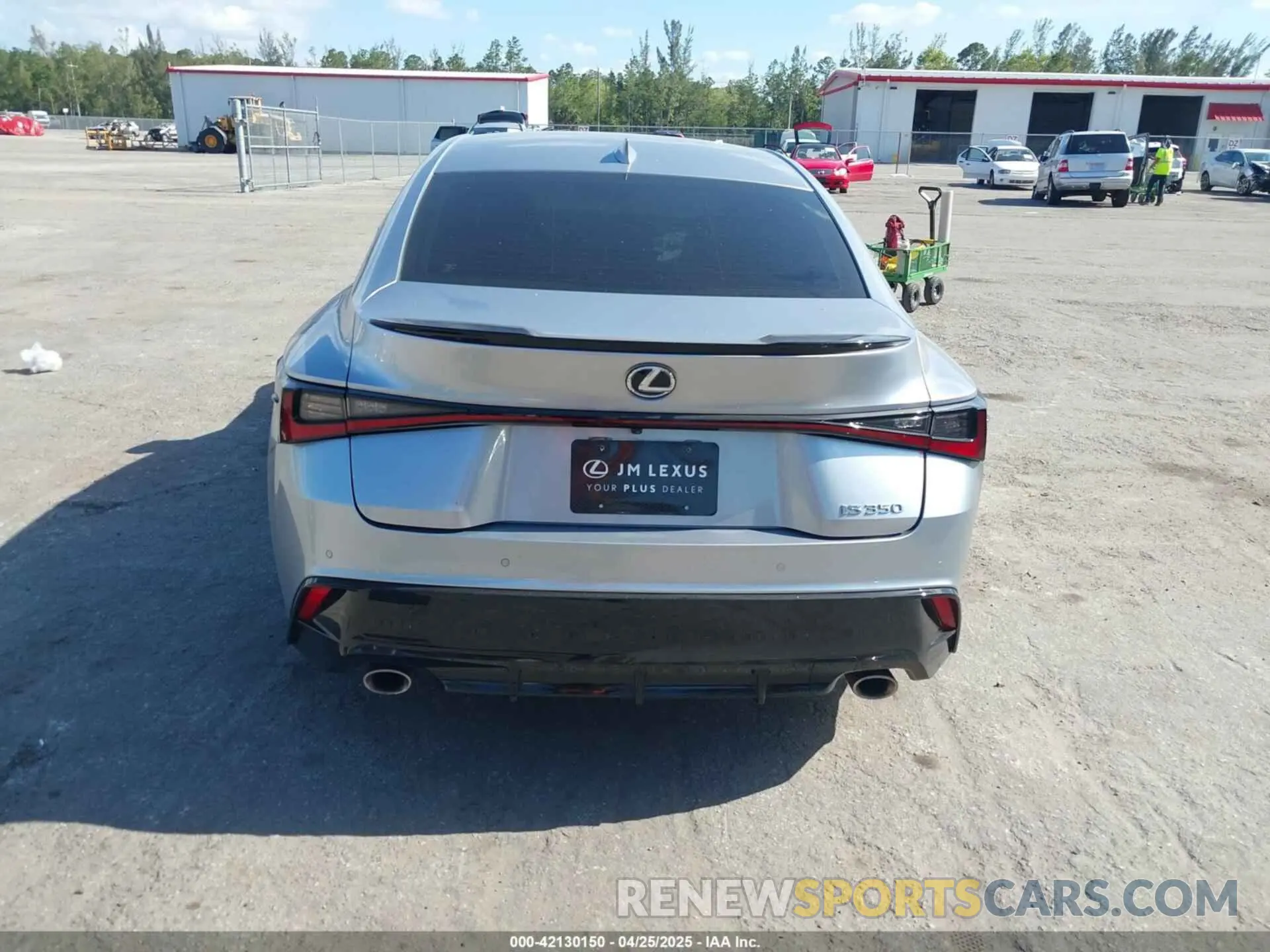16 fotografías del automóvil dañado JTHGZ1B25R5078605 LEXUS IS 350 2024
