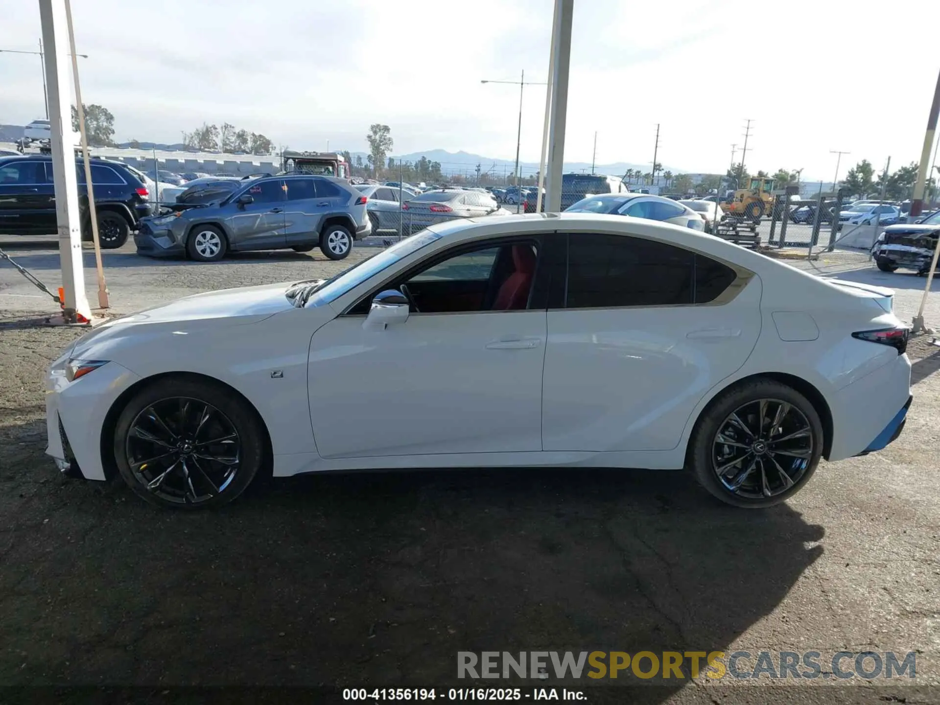 14 fotografías del automóvil dañado JTHGZ1B26R5075356 LEXUS IS 350 2024