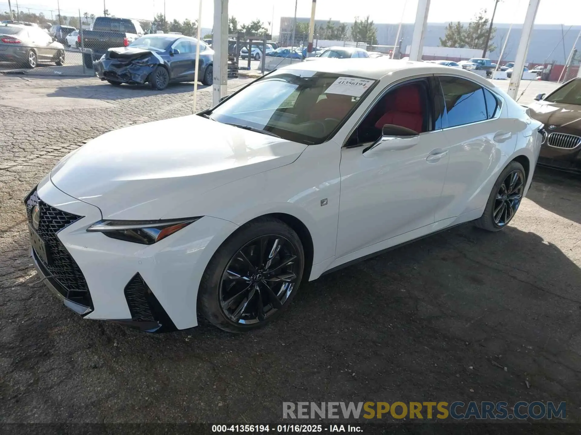 2 fotografías del automóvil dañado JTHGZ1B26R5075356 LEXUS IS 350 2024