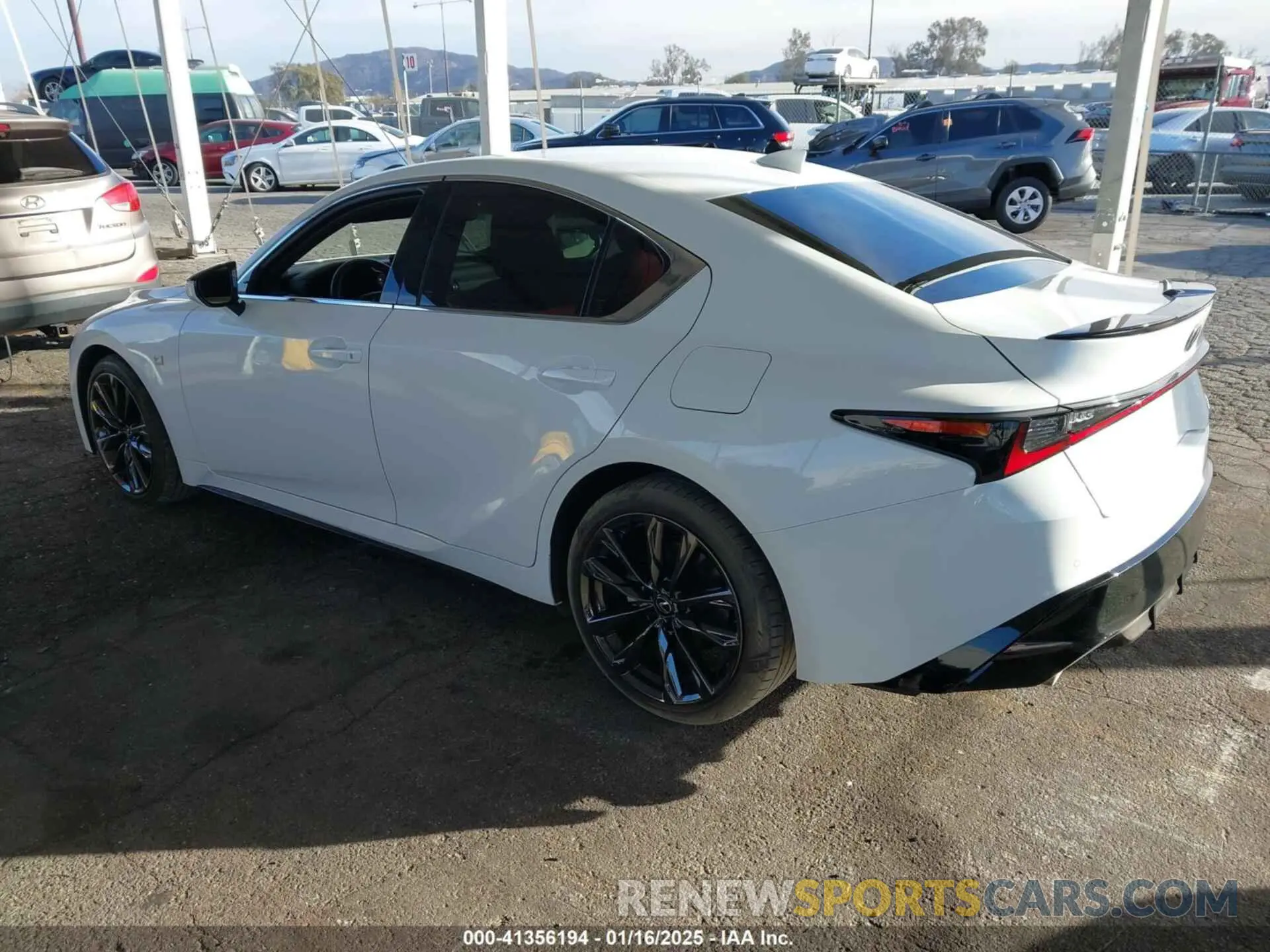 3 fotografías del automóvil dañado JTHGZ1B26R5075356 LEXUS IS 350 2024