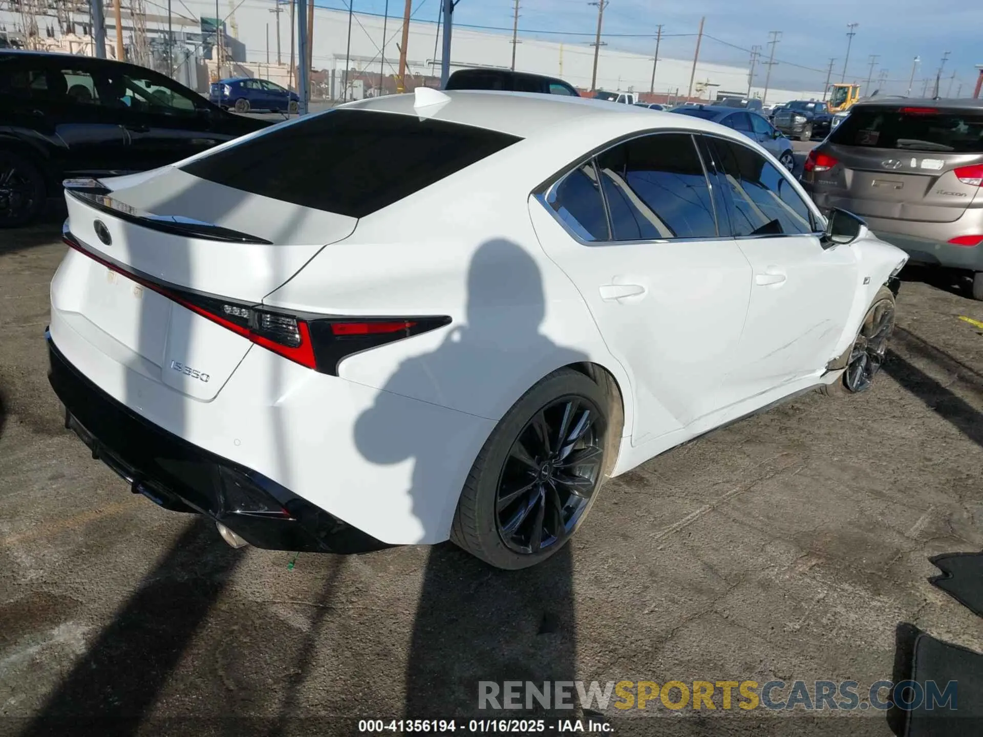 4 fotografías del automóvil dañado JTHGZ1B26R5075356 LEXUS IS 350 2024
