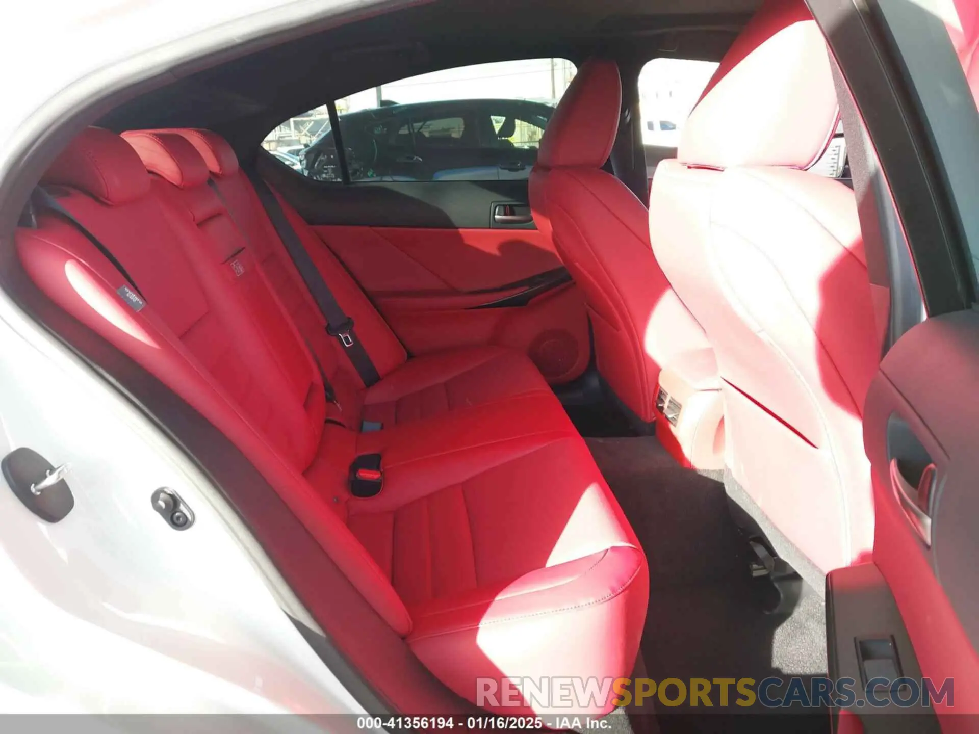 8 fotografías del automóvil dañado JTHGZ1B26R5075356 LEXUS IS 350 2024