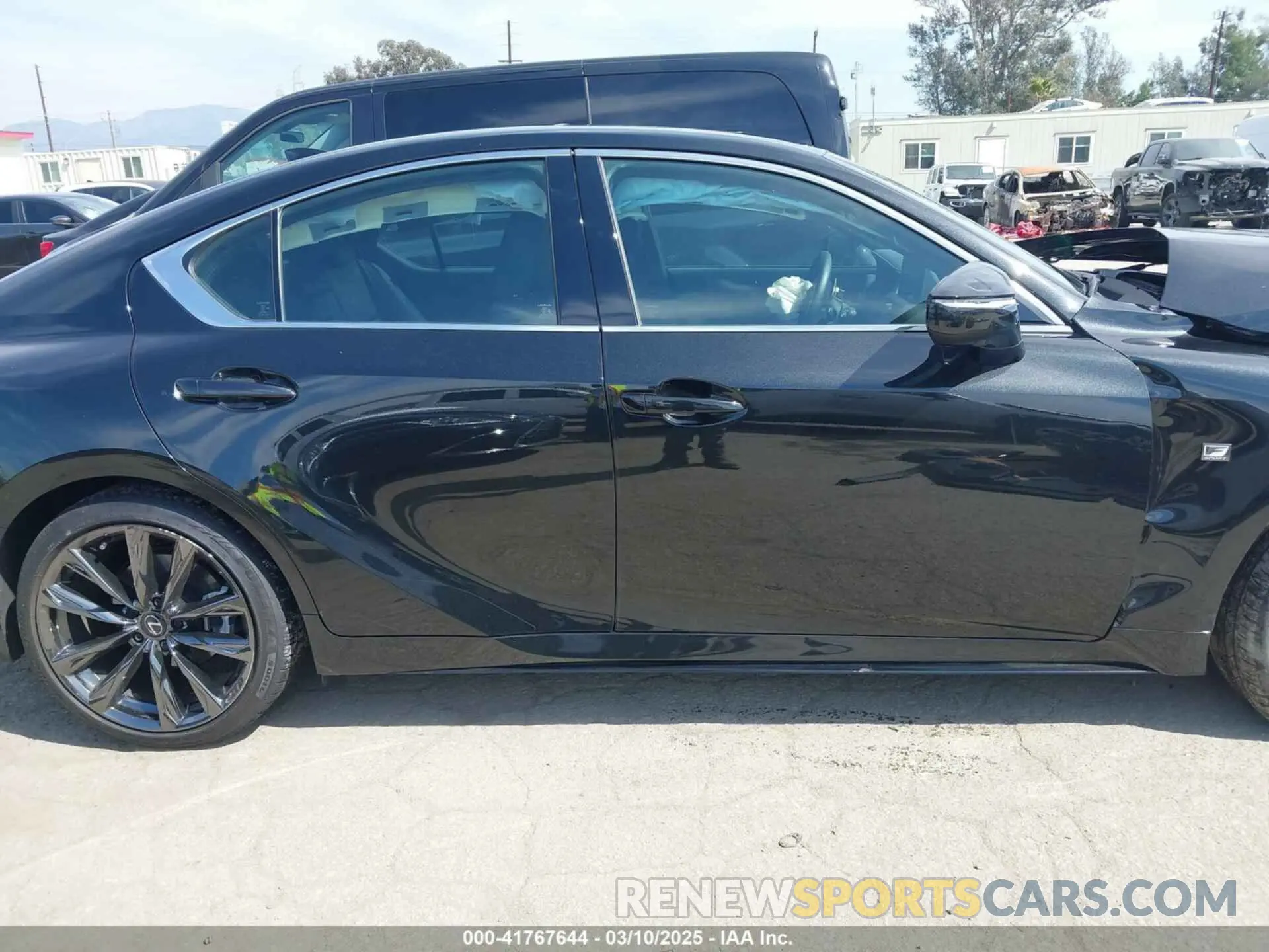 14 fotografías del automóvil dañado JTHGZ1B27R5077097 LEXUS IS 350 2024