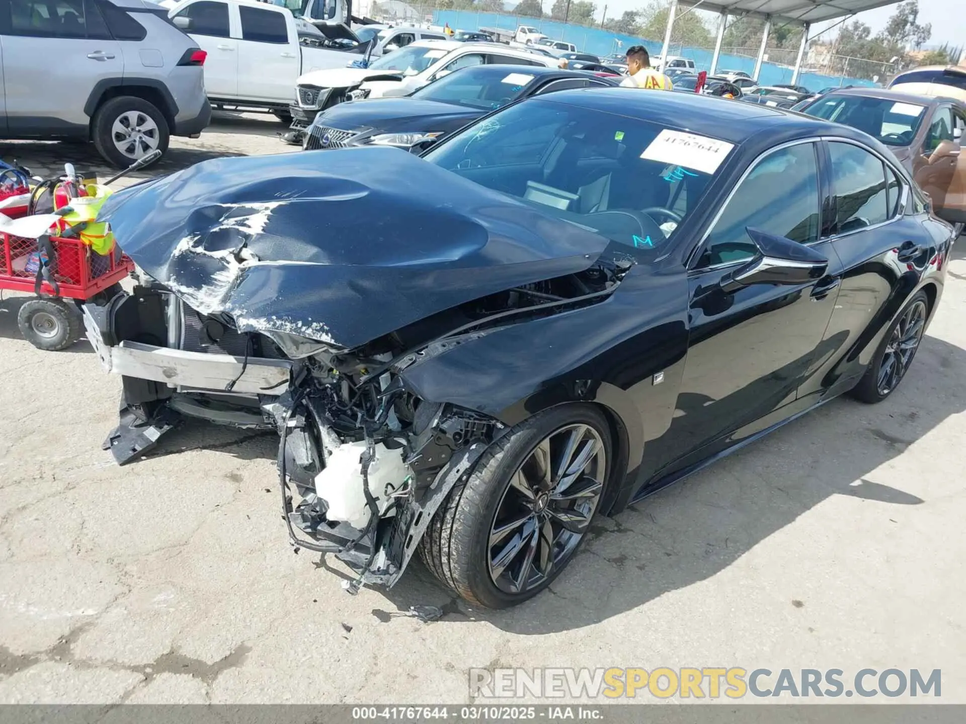 2 fotografías del automóvil dañado JTHGZ1B27R5077097 LEXUS IS 350 2024