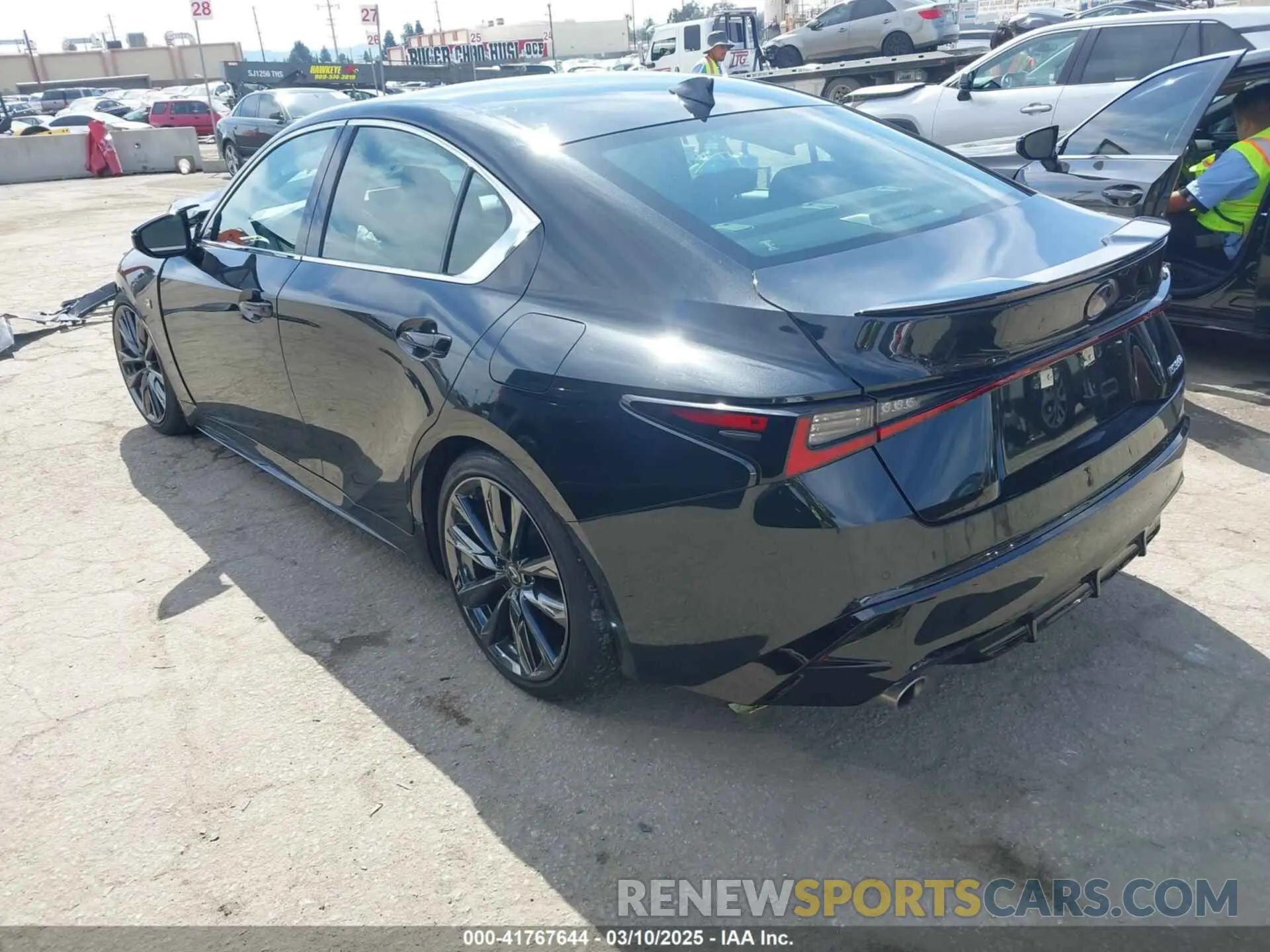 3 fotografías del automóvil dañado JTHGZ1B27R5077097 LEXUS IS 350 2024
