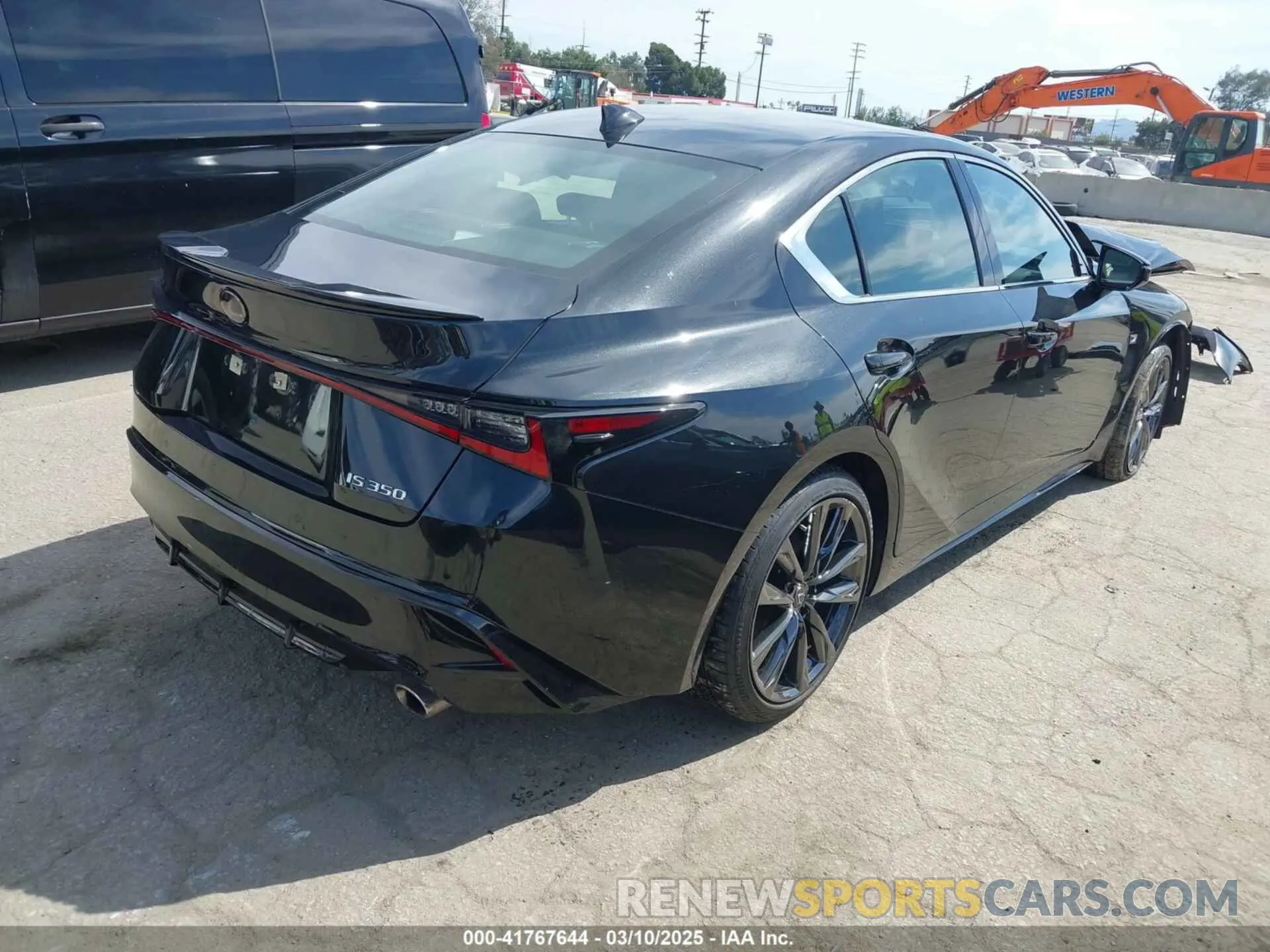 4 fotografías del automóvil dañado JTHGZ1B27R5077097 LEXUS IS 350 2024