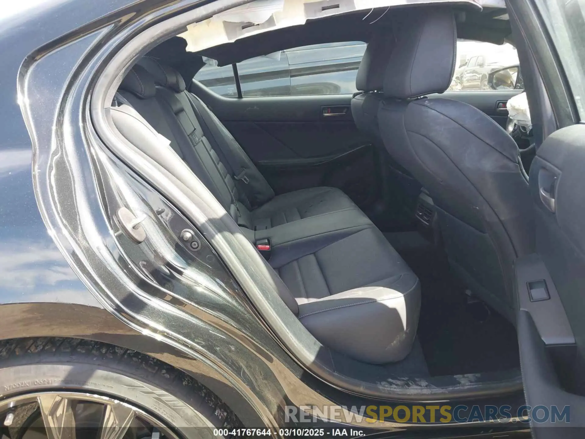 8 fotografías del automóvil dañado JTHGZ1B27R5077097 LEXUS IS 350 2024