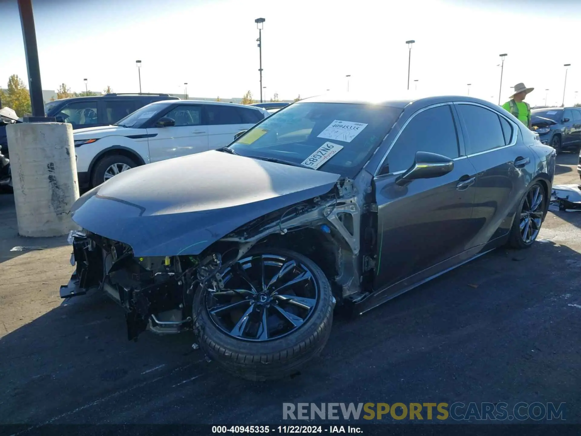 2 fotografías del automóvil dañado JTHGZ1B27R5079710 LEXUS IS 350 2024