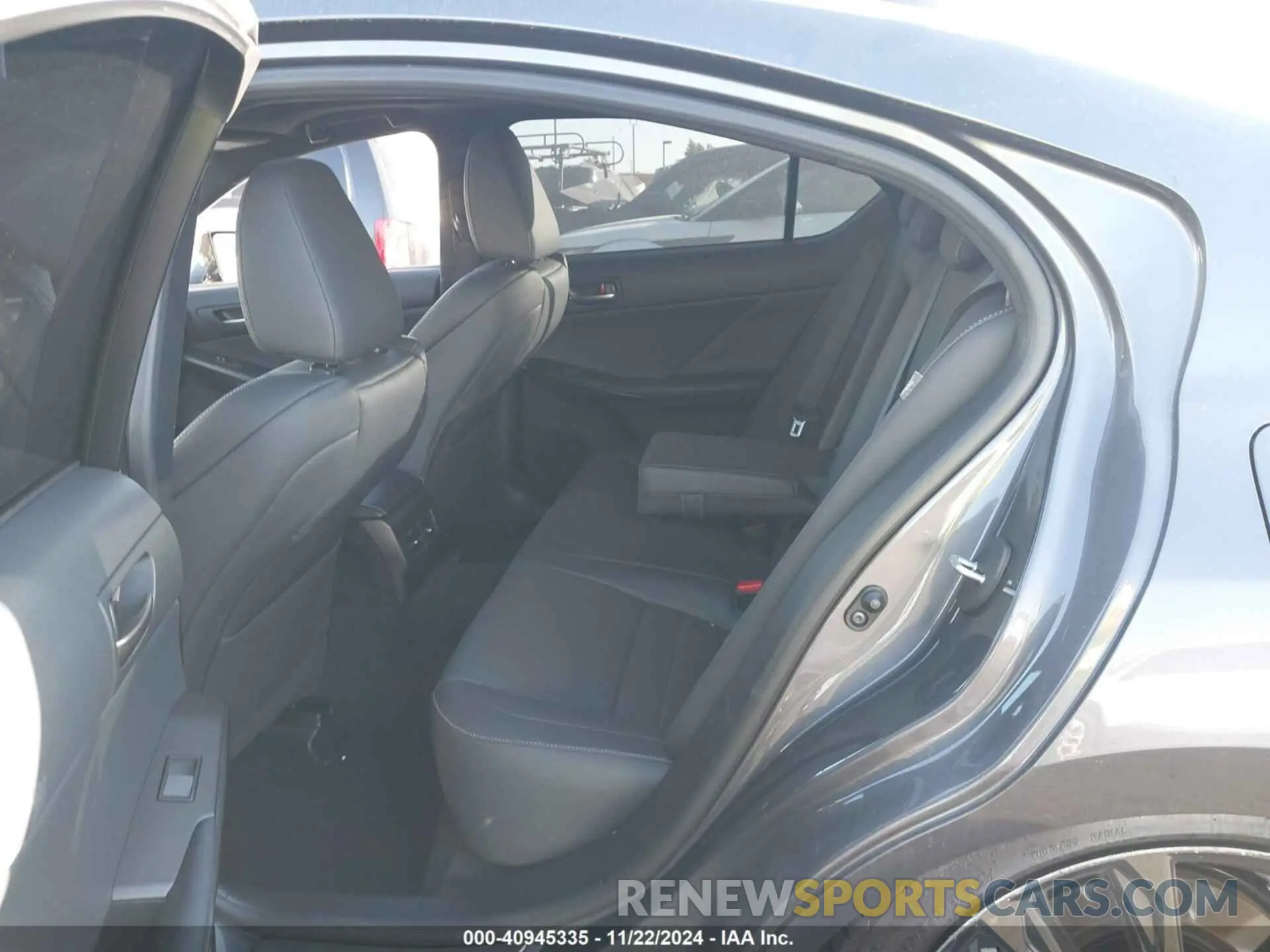 8 fotografías del automóvil dañado JTHGZ1B27R5079710 LEXUS IS 350 2024