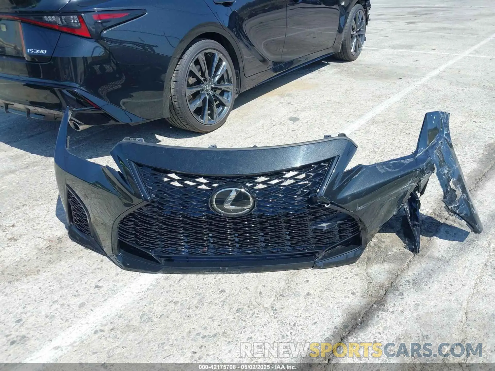 12 fotografías del automóvil dañado JTHGZ1B27R5080467 LEXUS IS 350 2024