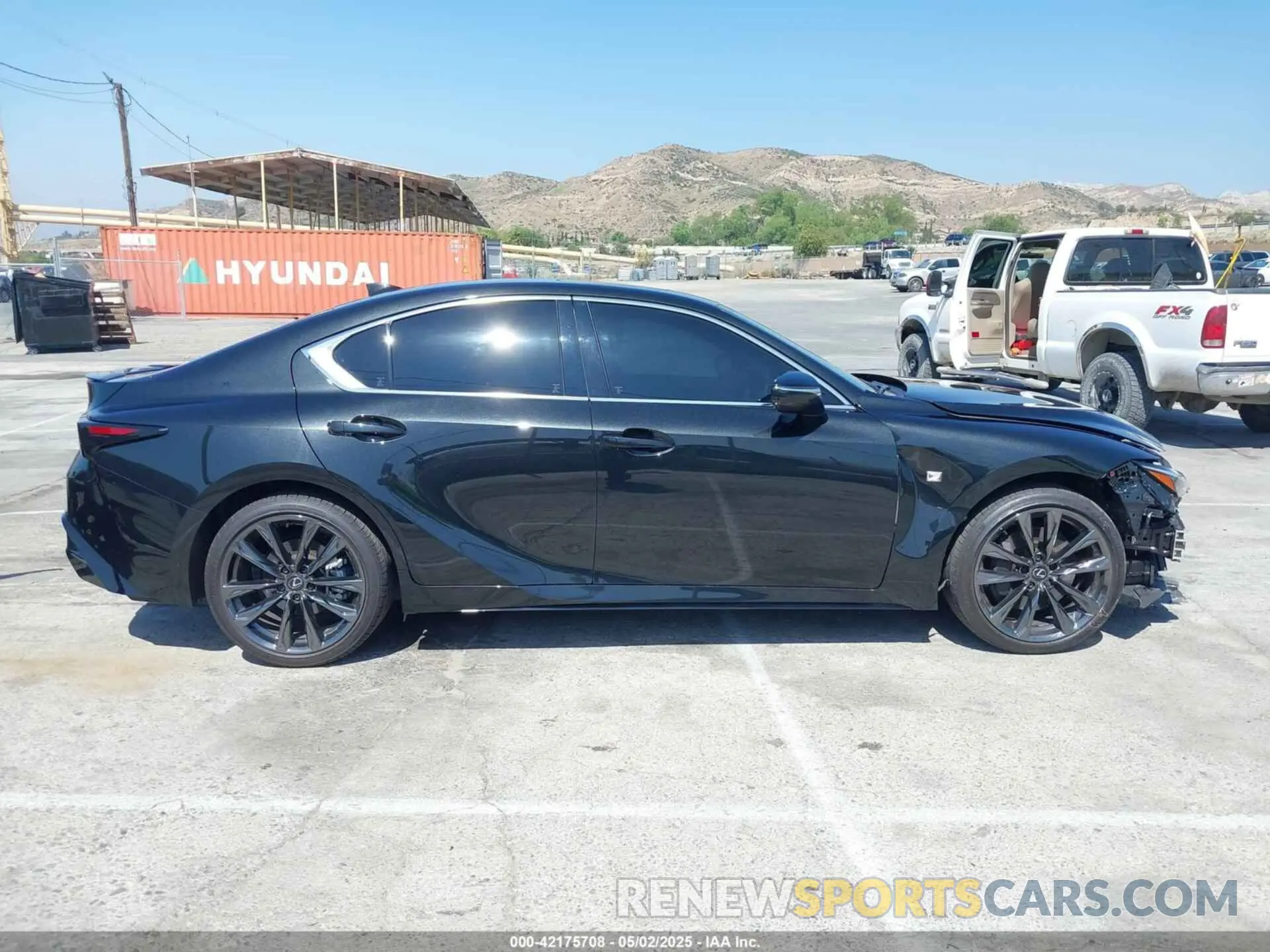 14 fotografías del automóvil dañado JTHGZ1B27R5080467 LEXUS IS 350 2024