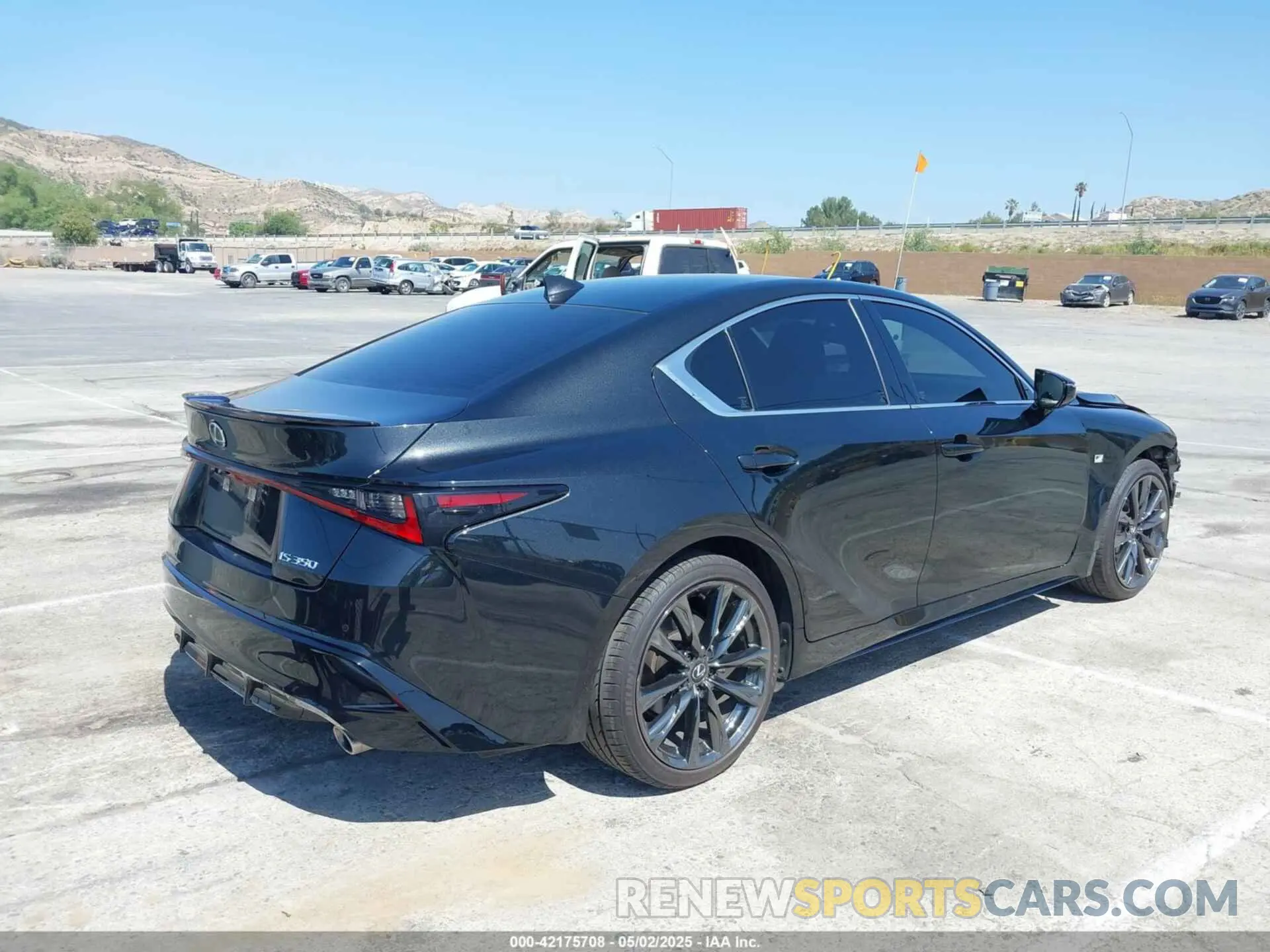 4 fotografías del automóvil dañado JTHGZ1B27R5080467 LEXUS IS 350 2024