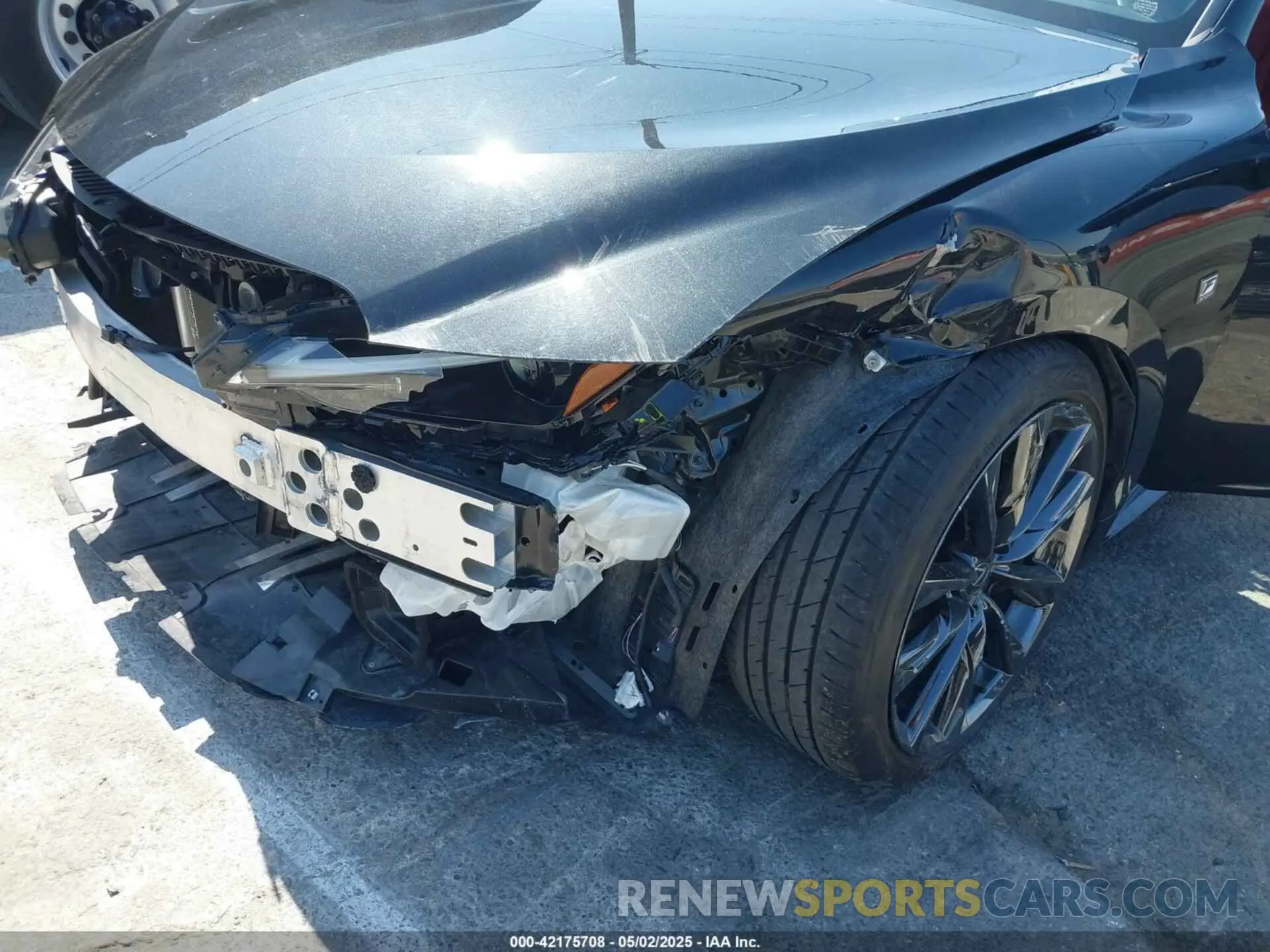 6 fotografías del automóvil dañado JTHGZ1B27R5080467 LEXUS IS 350 2024
