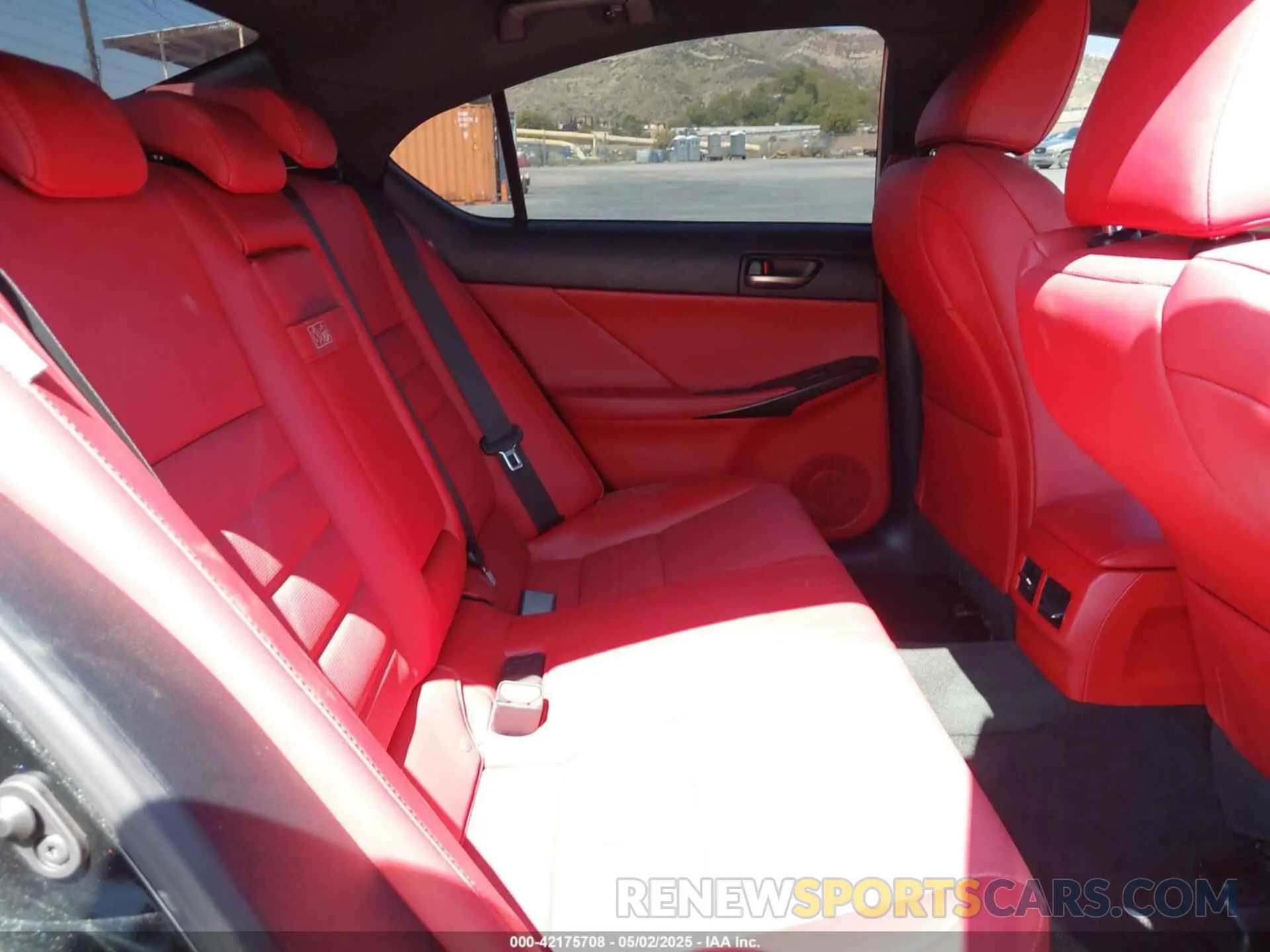 8 fotografías del automóvil dañado JTHGZ1B27R5080467 LEXUS IS 350 2024
