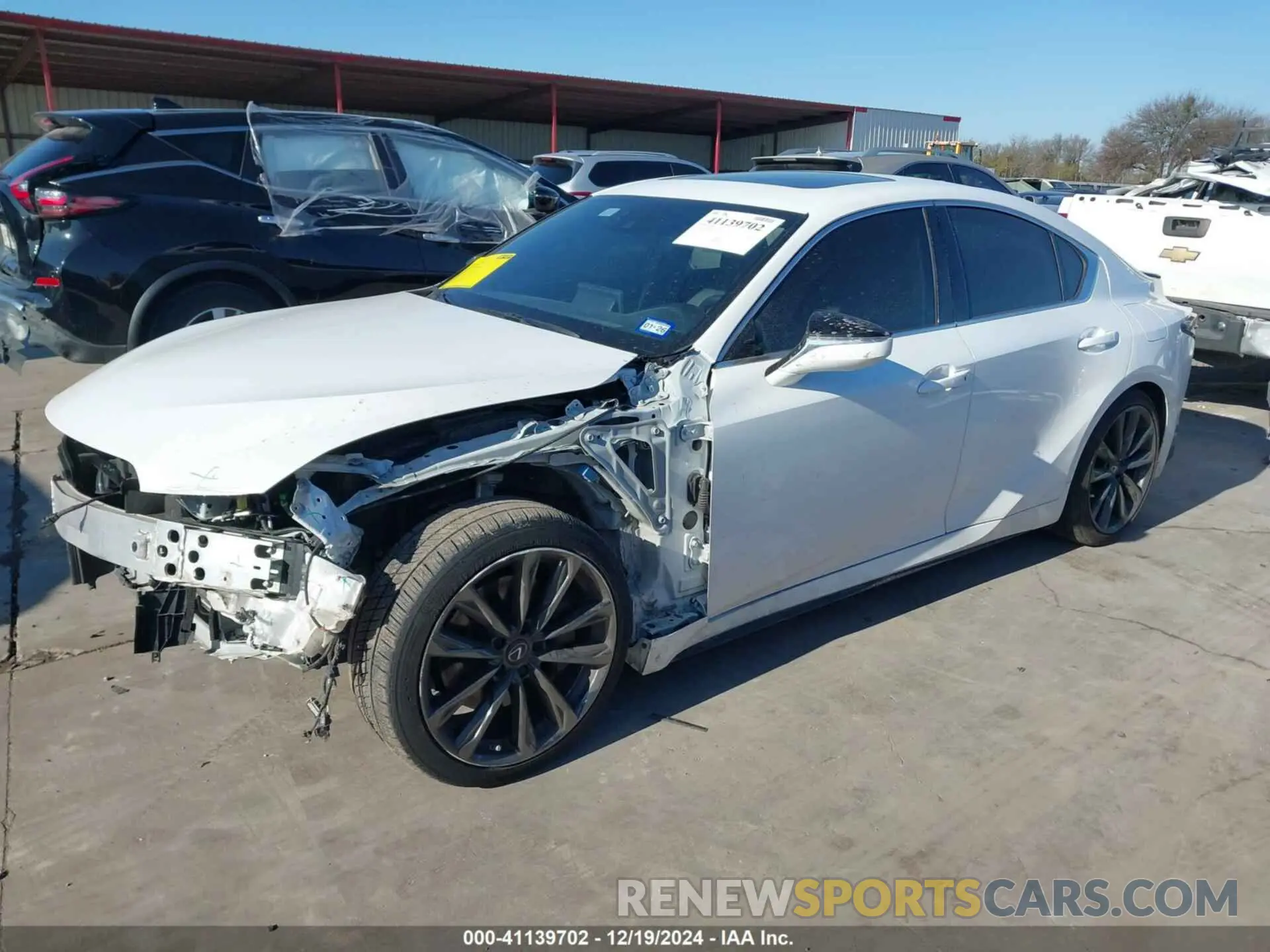 2 fotografías del automóvil dañado JTHGZ1B28R5073902 LEXUS IS 350 2024
