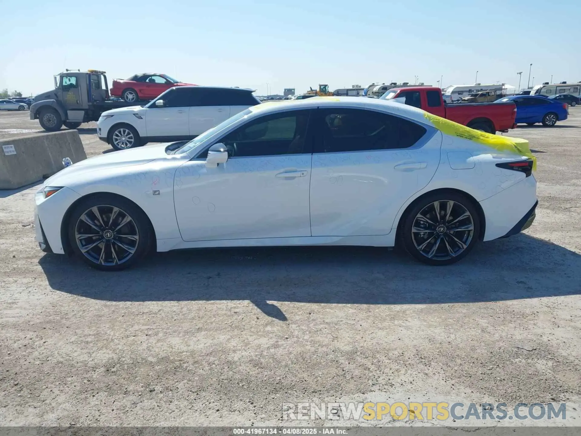 15 fotografías del automóvil dañado JTHGZ1B28R5076833 LEXUS IS 350 2024