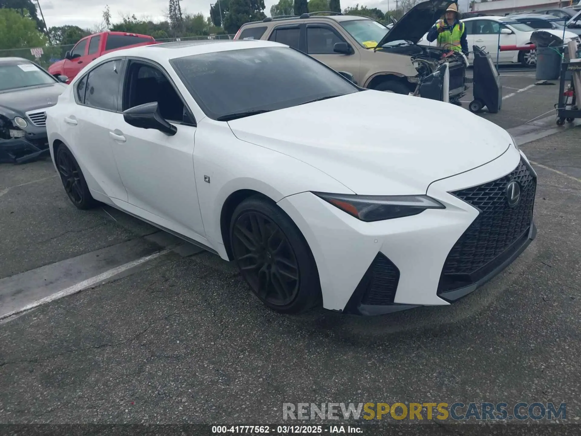 1 fotografías del automóvil dañado JTHGZ1B29R5073519 LEXUS IS 350 2024