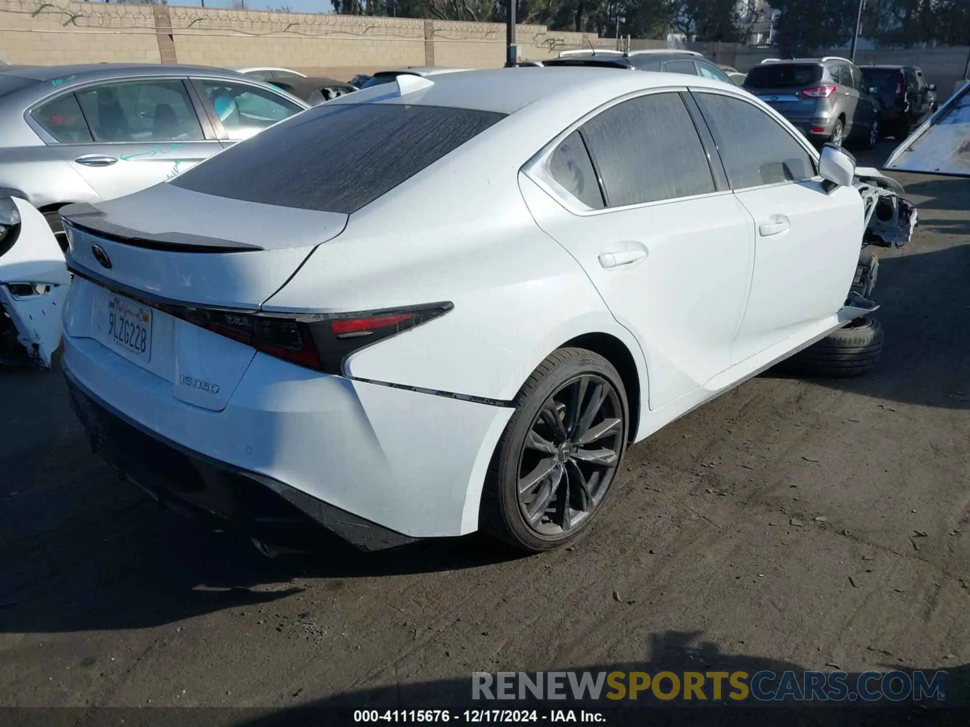 4 fotografías del automóvil dañado JTHGZ1B29R5075836 LEXUS IS 350 2024