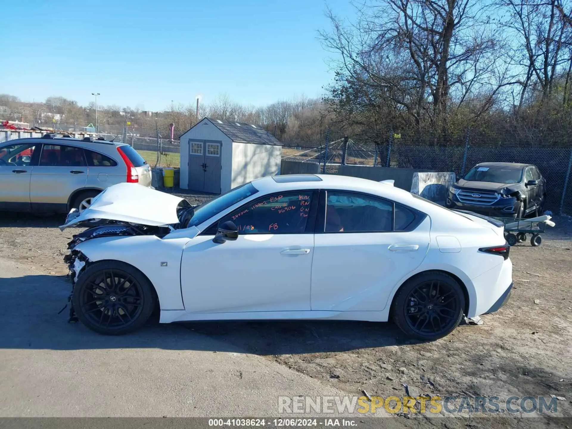 14 fotografías del automóvil dañado JTHGZ1E20R5034247 LEXUS IS 350 2024