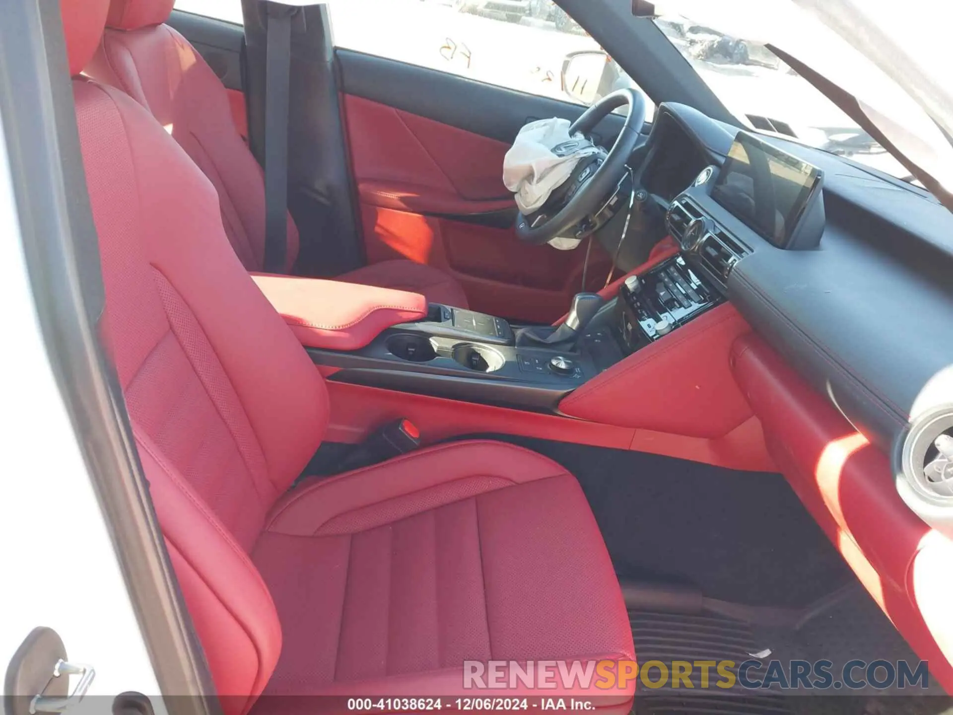 5 fotografías del automóvil dañado JTHGZ1E20R5034247 LEXUS IS 350 2024