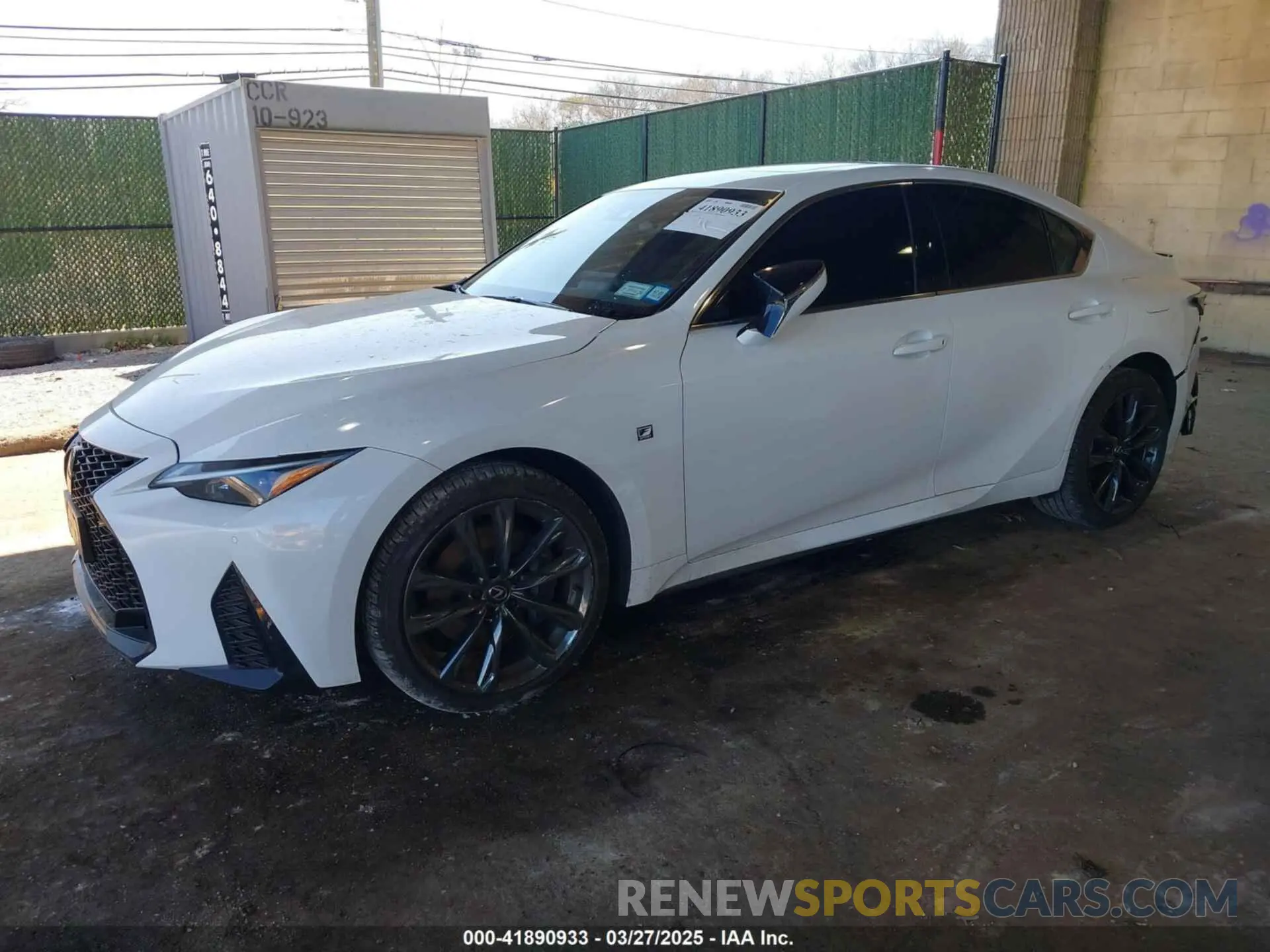 2 fotografías del automóvil dañado JTHGZ1E28R5036005 LEXUS IS 350 2024