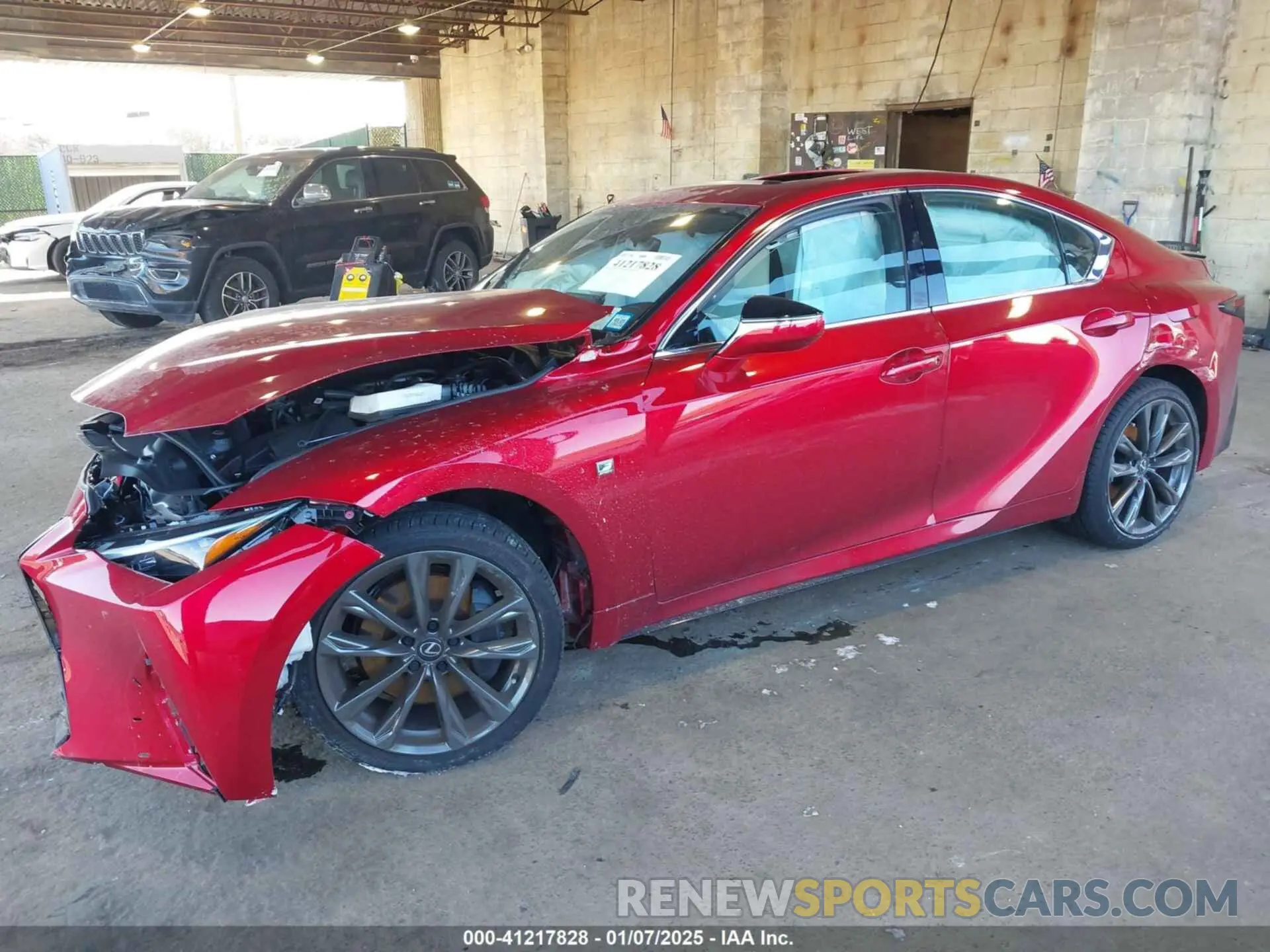 2 fotografías del automóvil dañado JTHGZ1E29R5035607 LEXUS IS 350 2024