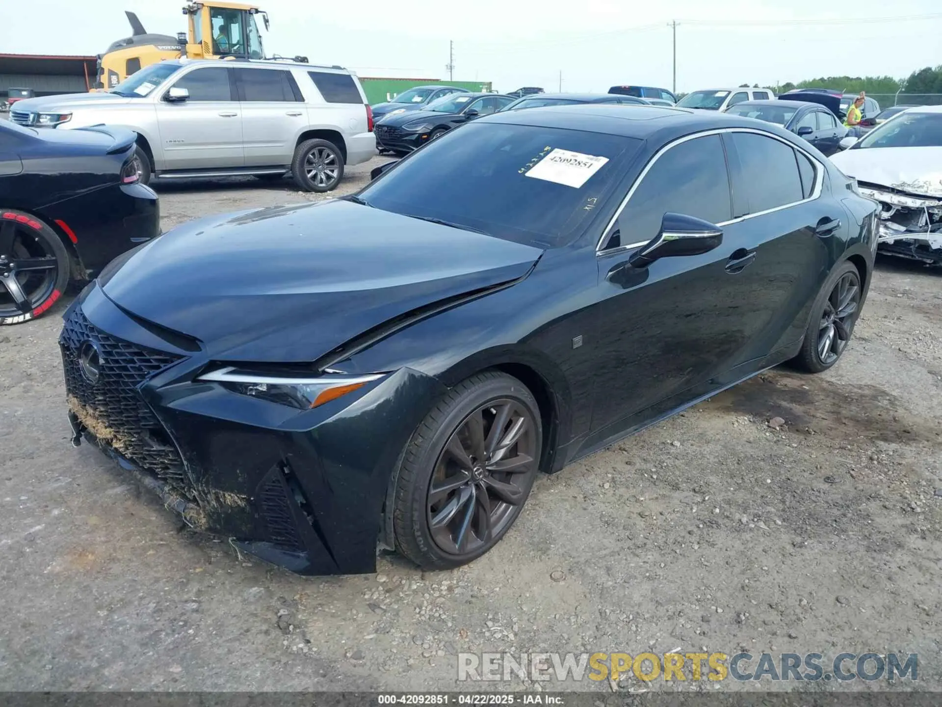 2 fotografías del automóvil dañado JTHBZ1B20S5084604 LEXUS IS 350 2025