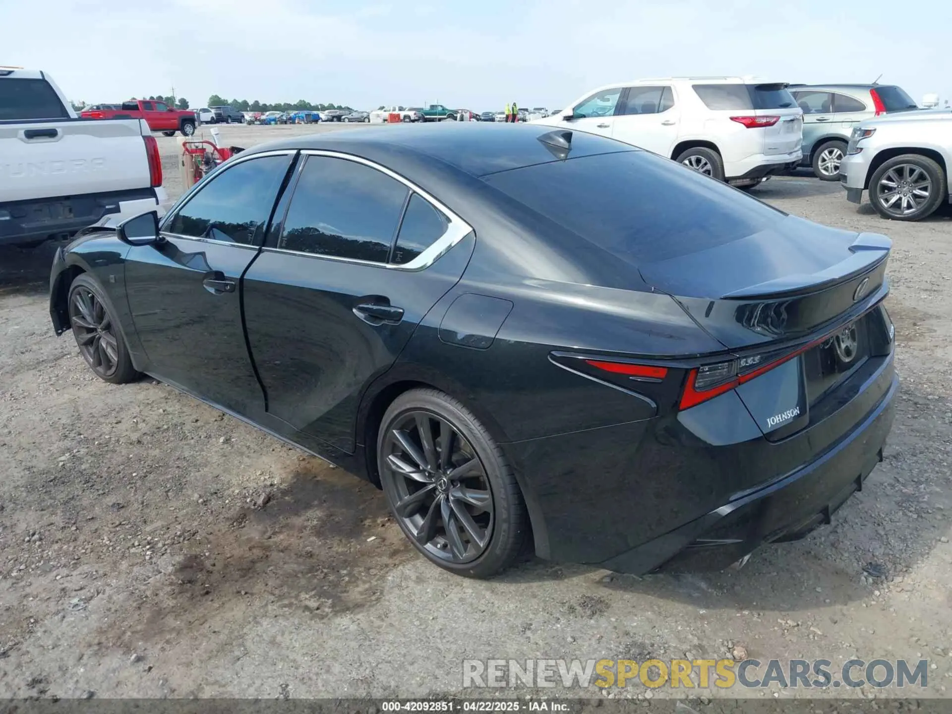 3 fotografías del automóvil dañado JTHBZ1B20S5084604 LEXUS IS 350 2025