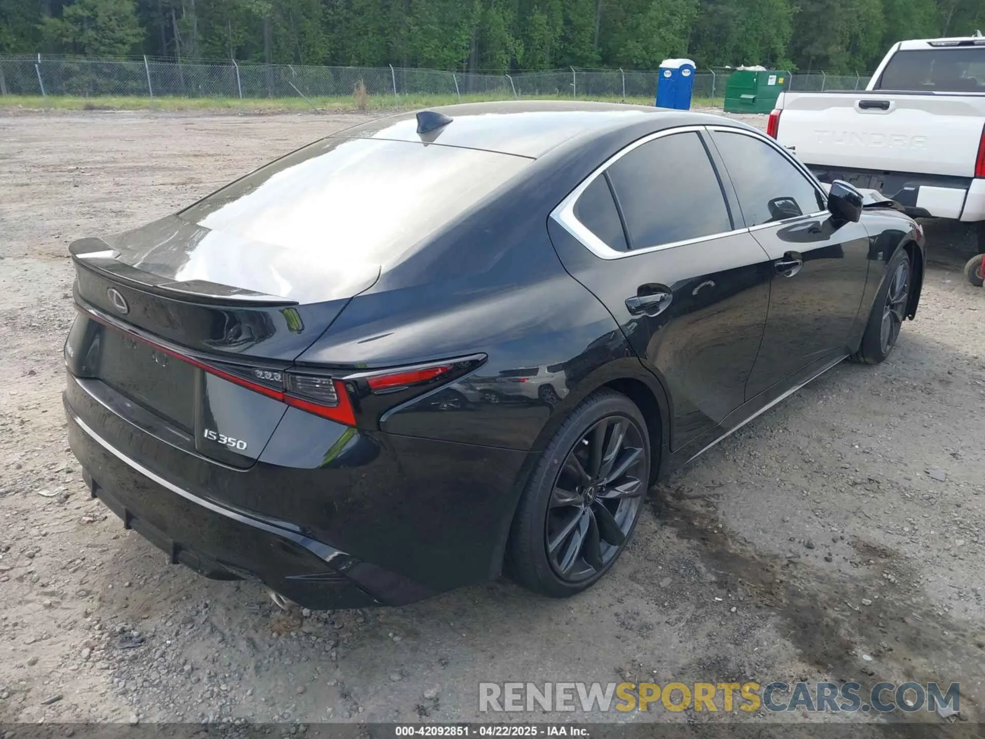 4 fotografías del automóvil dañado JTHBZ1B20S5084604 LEXUS IS 350 2025
