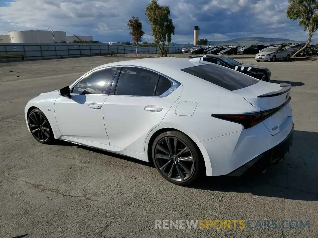2 fotografías del automóvil dañado JTHGZ1B24M5043336 LEXUS IS 350 F S 2021