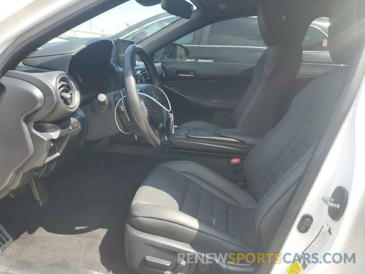 7 fotografías del automóvil dañado JTHGZ1B27M5043363 LEXUS IS 350 F S 2021
