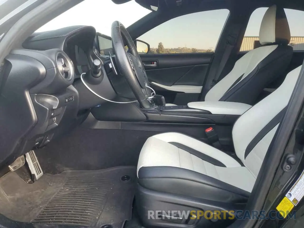 7 fotografías del automóvil dañado JTHGZ1B2XM5037721 LEXUS IS 350 F S 2021