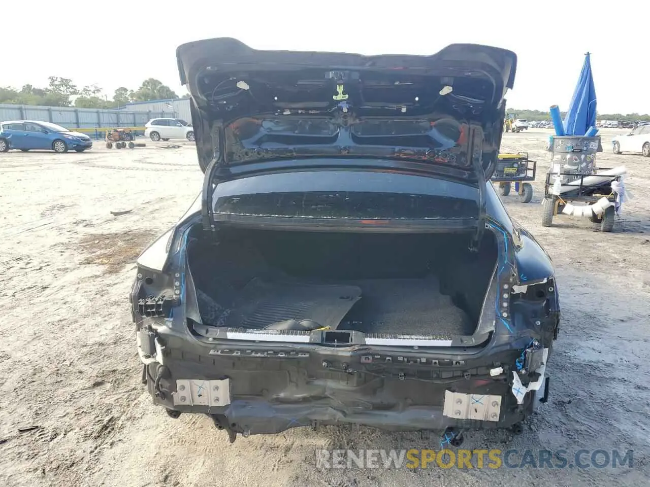 6 fotografías del automóvil dañado JTHGZ1B25N5058137 LEXUS IS 350 F S 2022