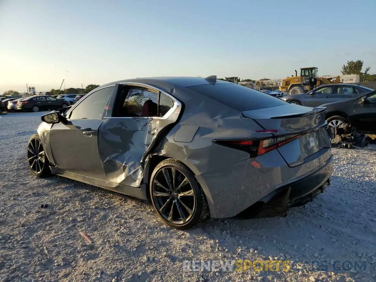 2 fotografías del automóvil dañado JTHGZ1B20R5079385 LEXUS IS 350 F S 2024